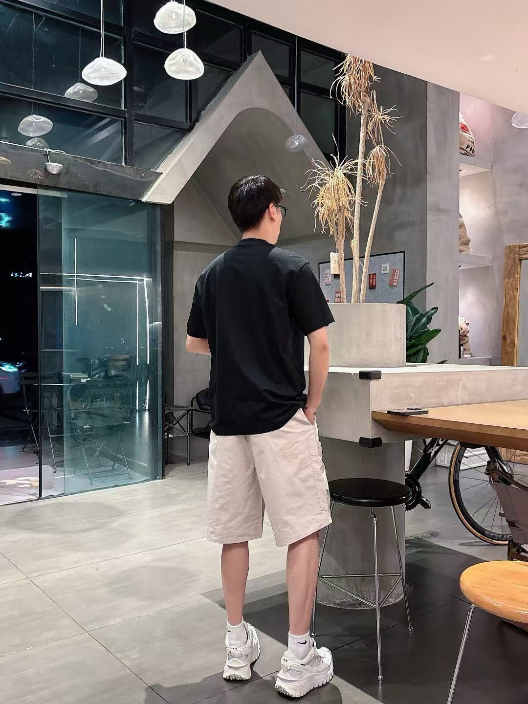 FF短袖系列季度：2025春夏颜色：黑色 白色 灰色尺码: m-5xL版型：微阔版型克重：160克重 成