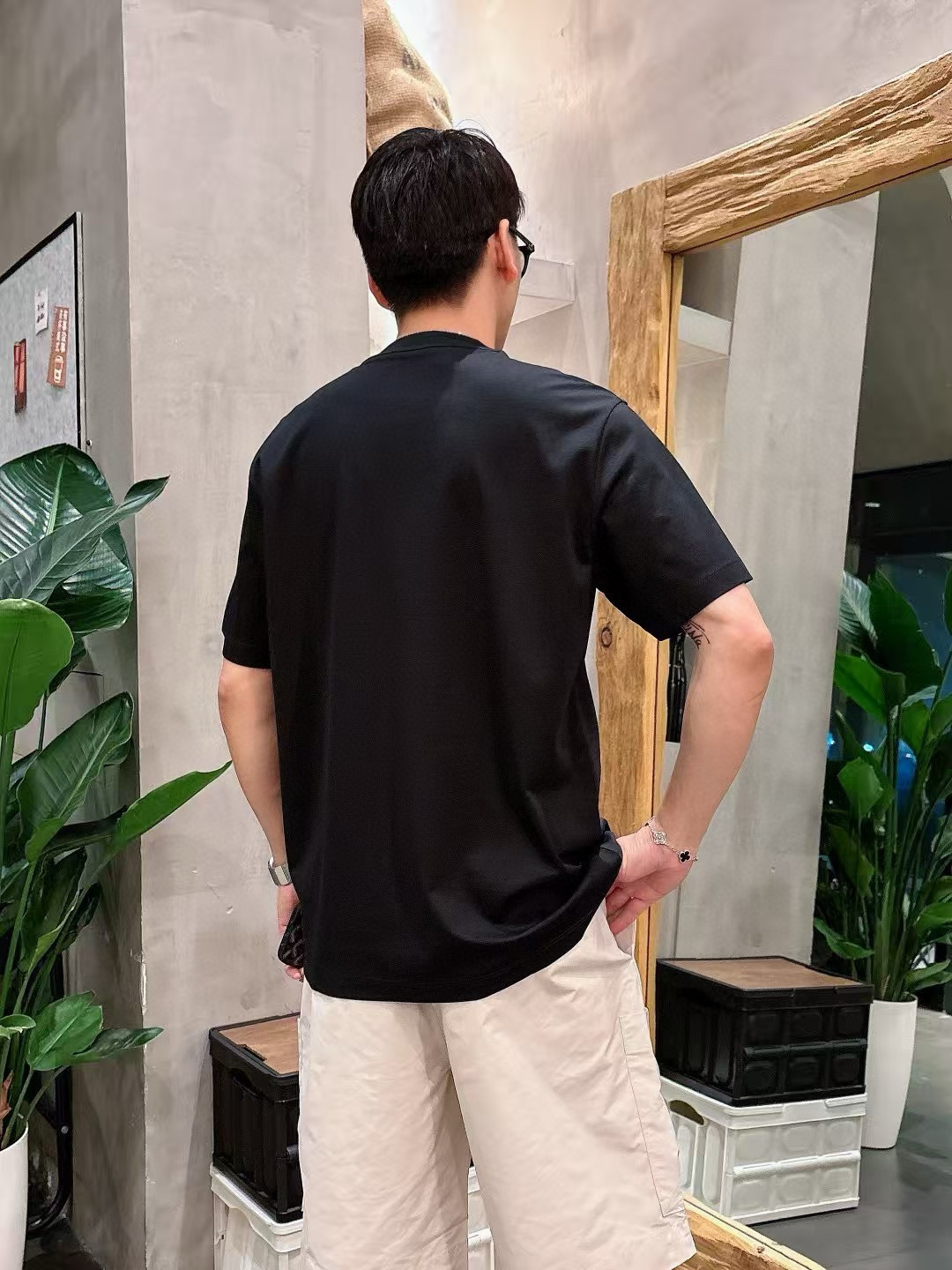 FF短袖系列季度：2025春夏颜色：黑色 白色 灰色尺码: m-5xL版型：微阔版型克重：160克重 成