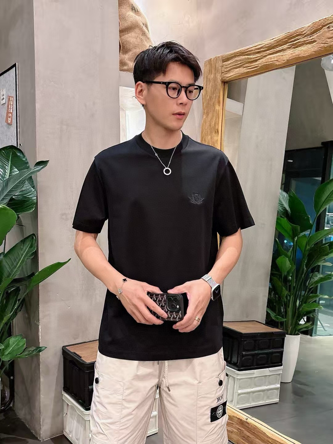 FF短袖系列季度：2025春夏颜色：黑色 白色 灰色尺码: m-5xL版型：微阔版型克重：160克重 成