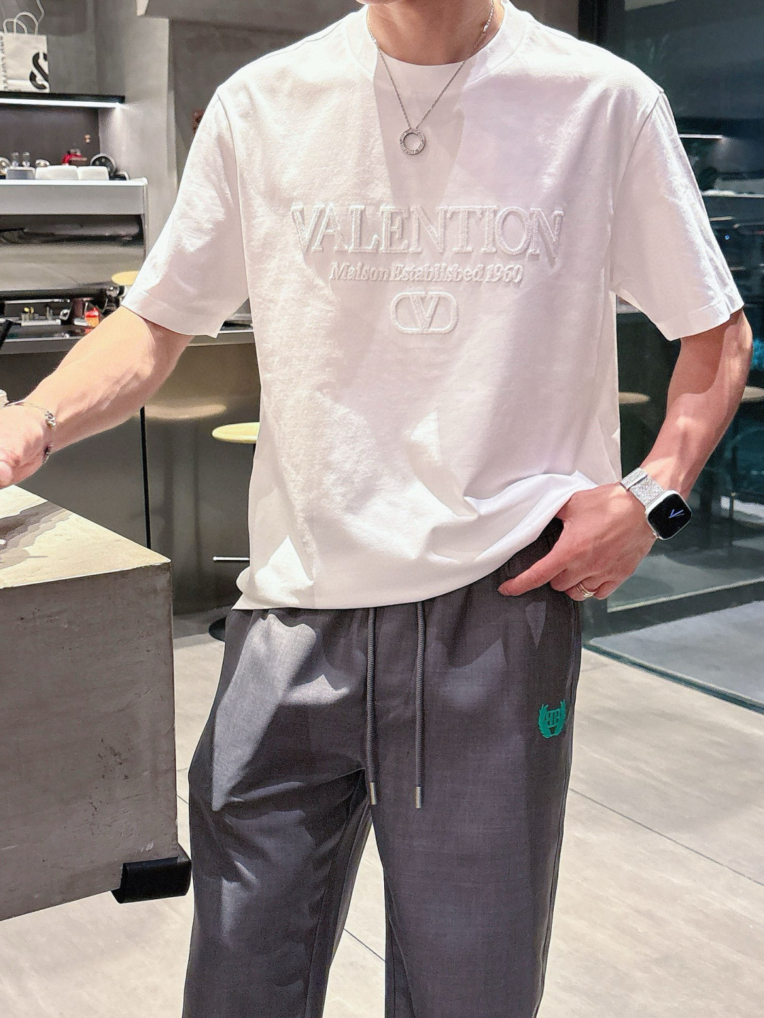 华伦短袖系列季度：2025春夏颜色：黑色 白色 尺码: m-5xL版型：微阔版型克重：160克重 成份：