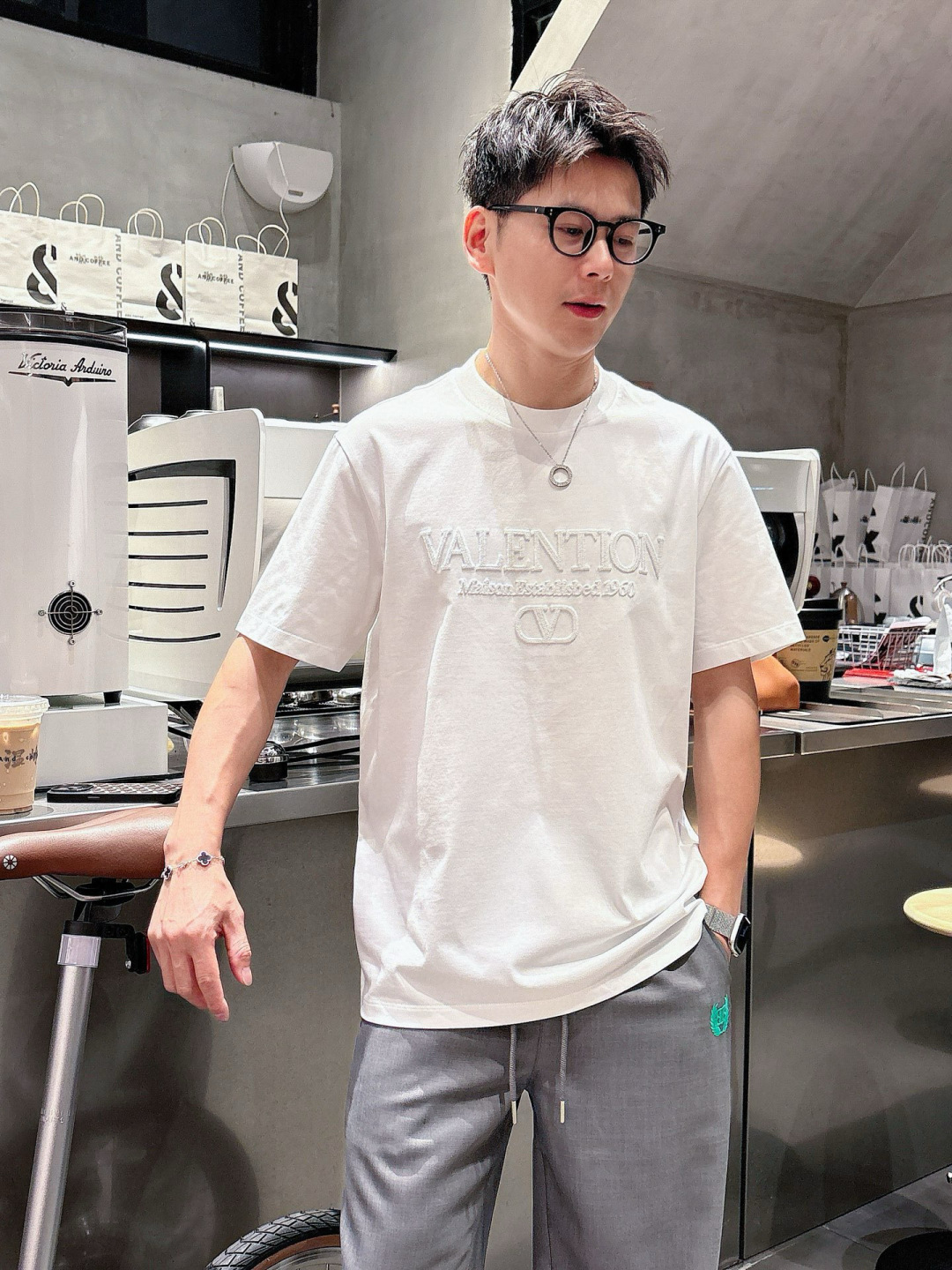 华伦短袖系列季度：2025春夏颜色：黑色 白色 尺码: m-5xL版型：微阔版型克重：160克重 成份：