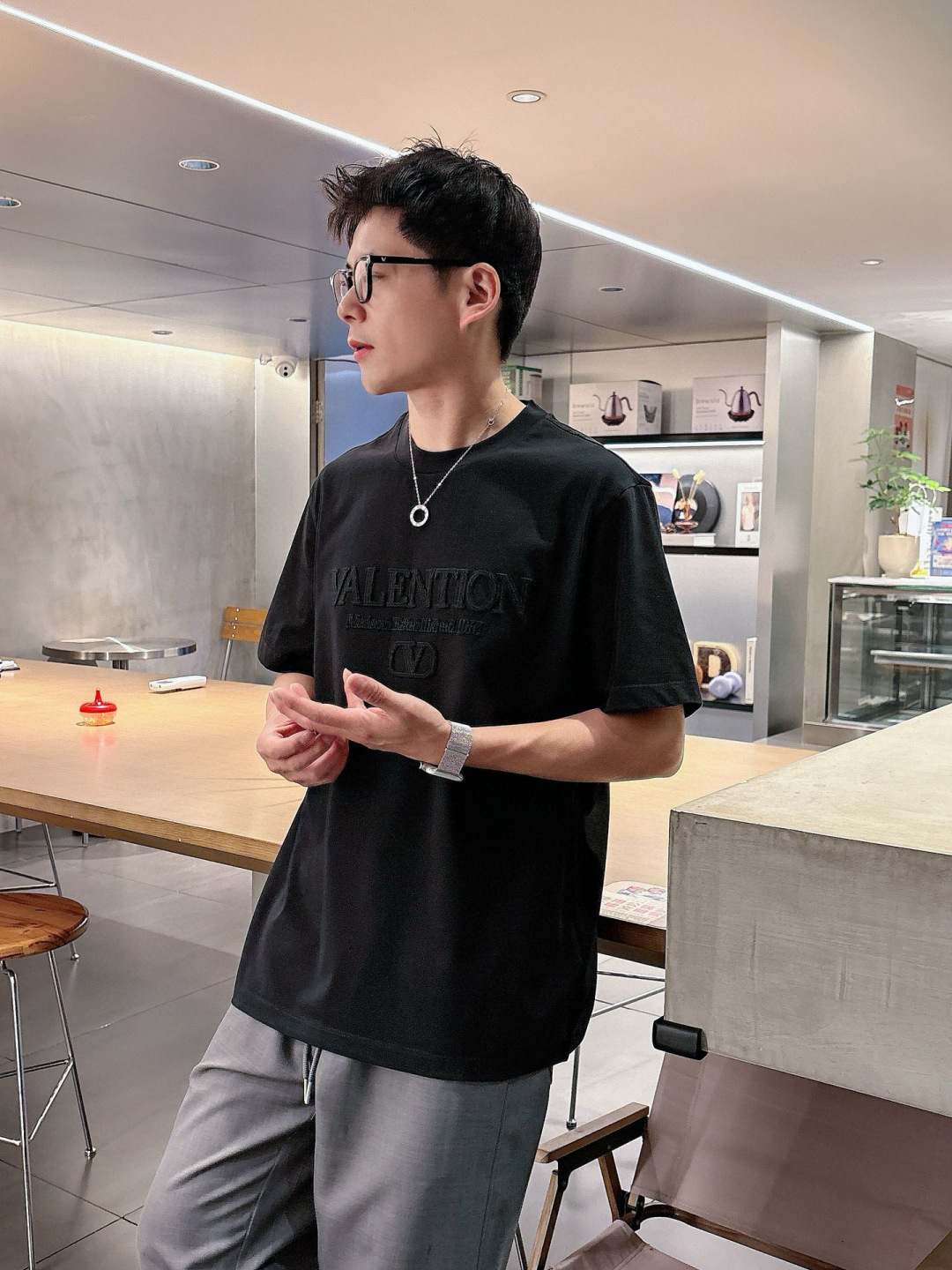 华伦短袖系列季度：2025春夏颜色：黑色 白色 尺码: m-5xL版型：微阔版型克重：160克重 成份：