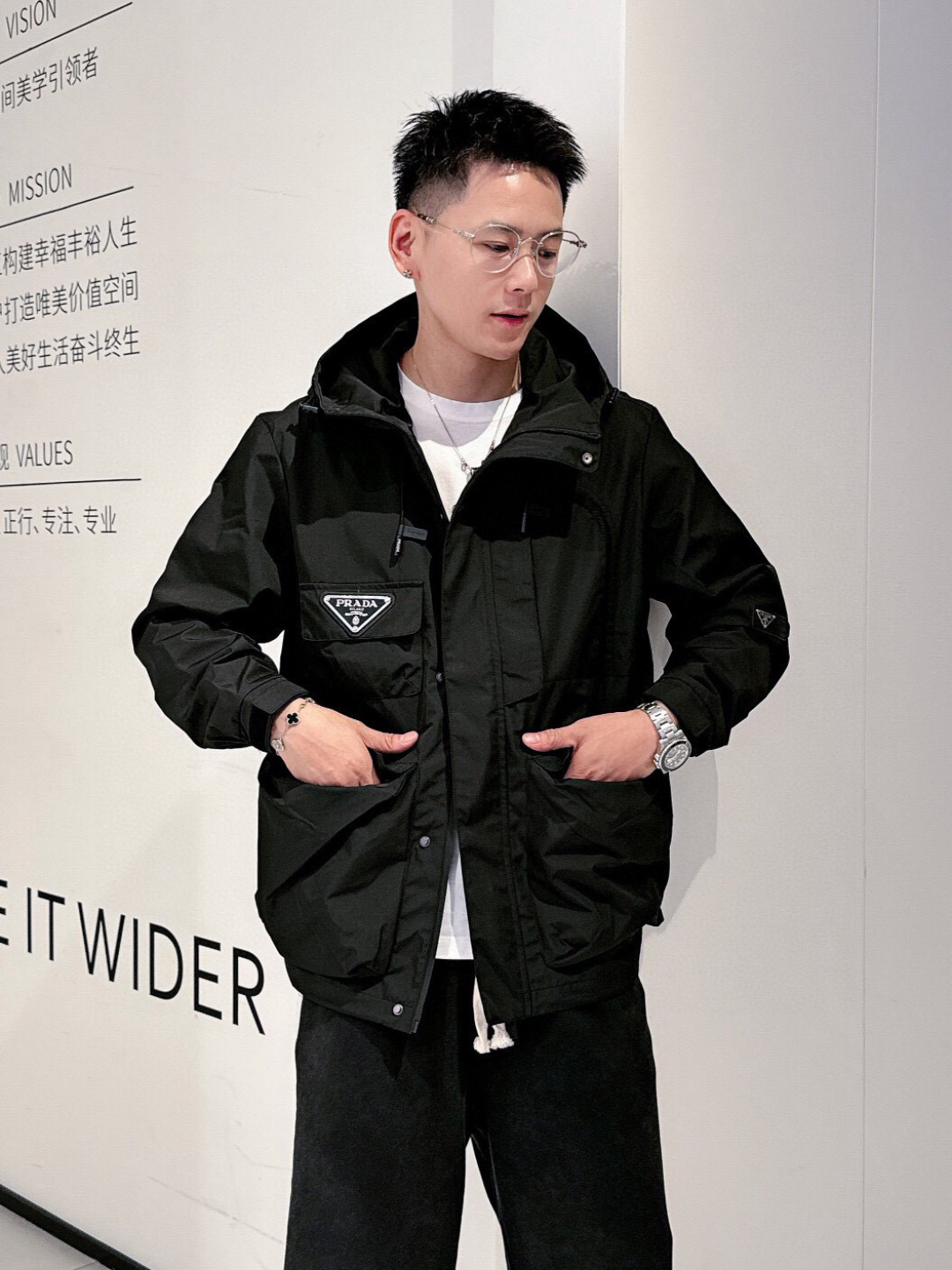 普拉达 官网同款，提前发售！新款男士夹克外套，原单三标齐全高端版本！带隐藏帽，专柜定制面料 透气舒适度高