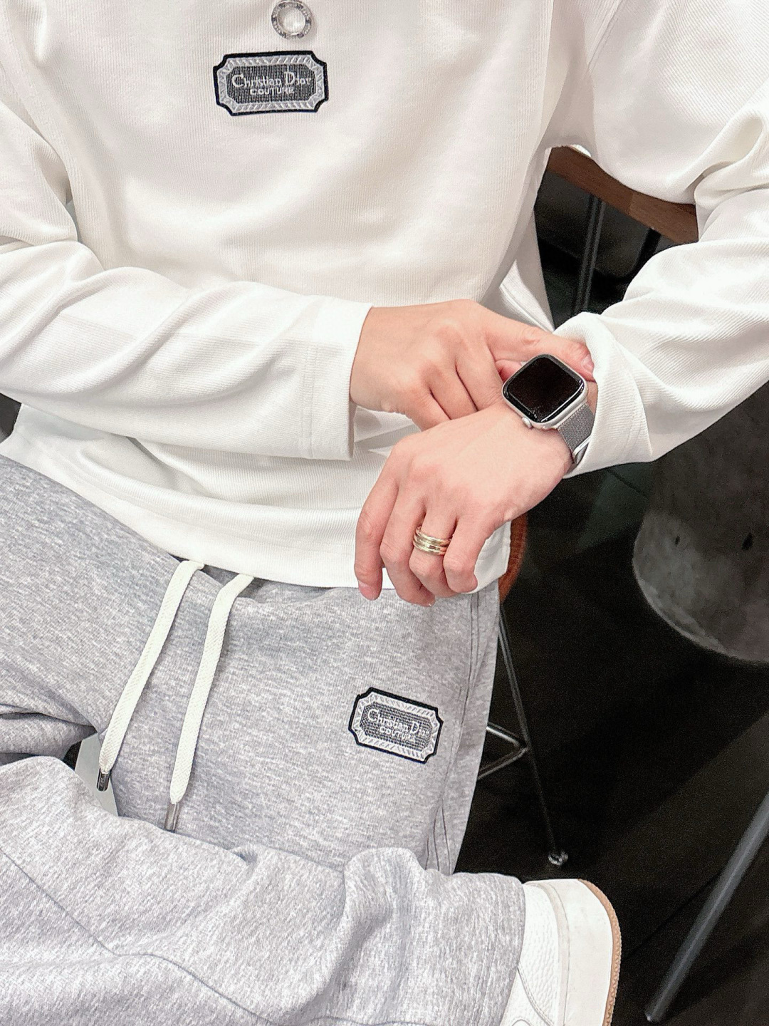 迪家🔥新款长袖，采用莱赛尔纤维和棉面料，亲肤舒适！极简风，版型完美！款式设计别具一格，上身效果潮流时尚活