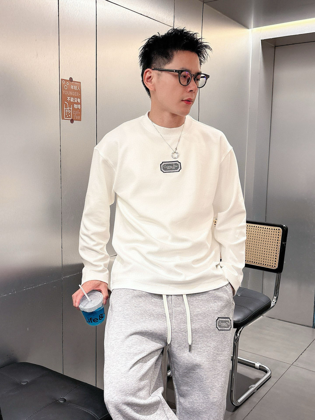 迪家🔥新款长袖，采用莱赛尔纤维和棉面料，亲肤舒适！极简风，版型完美！款式设计别具一格，上身效果潮流时尚活