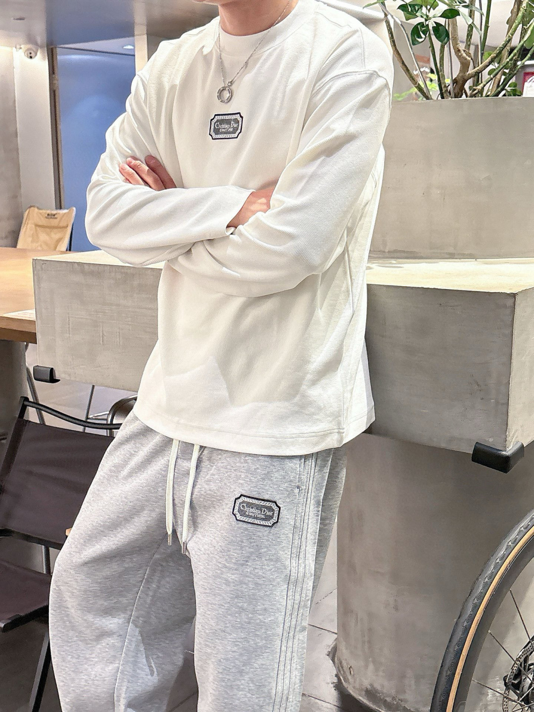 迪家🔥新款长袖，采用莱赛尔纤维和棉面料，亲肤舒适！极简风，版型完美！款式设计别具一格，上身效果潮流时尚活