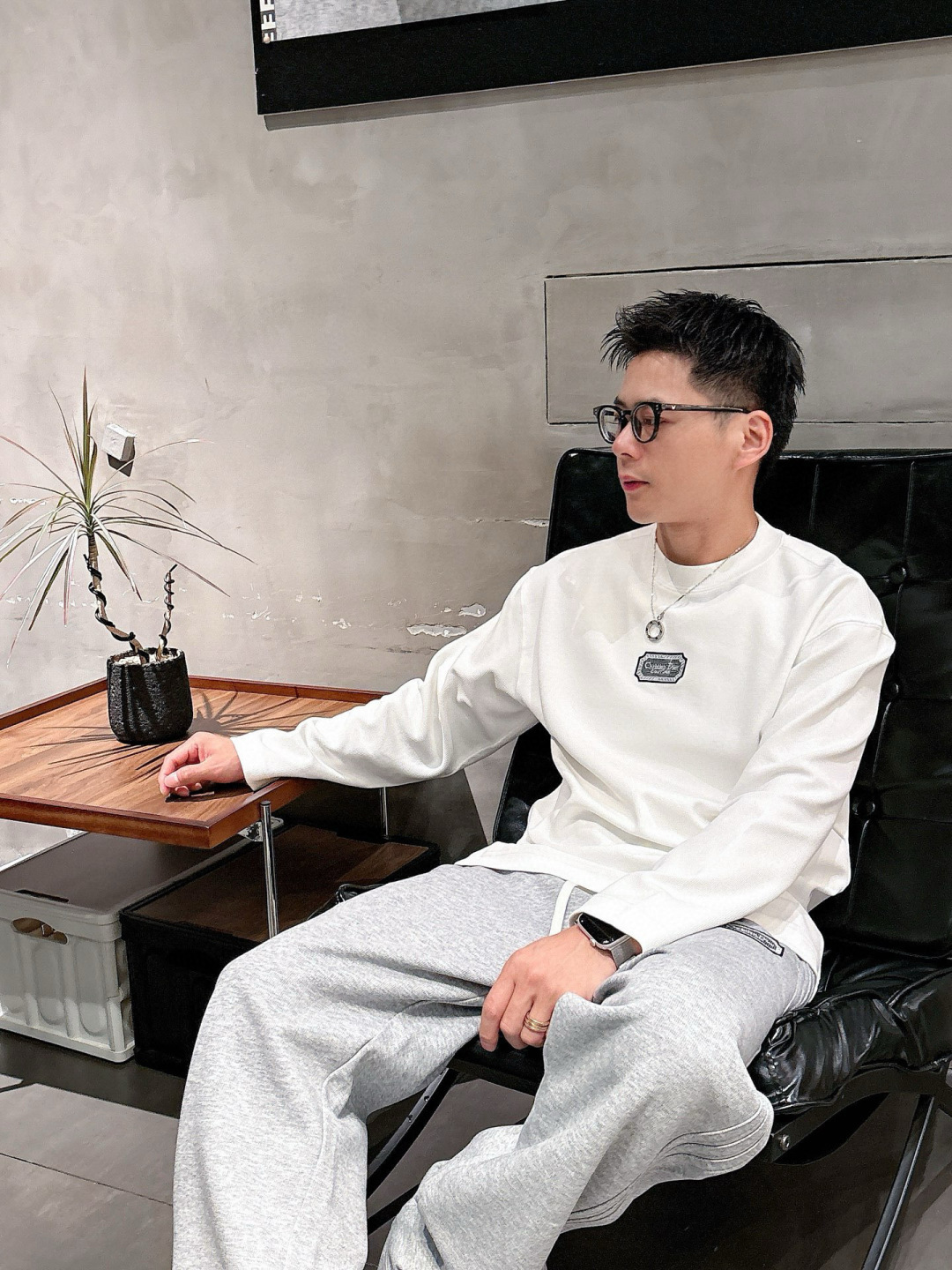 迪家🔥新款长袖，采用莱赛尔纤维和棉面料，亲肤舒适！极简风，版型完美！款式设计别具一格，上身效果潮流时尚活