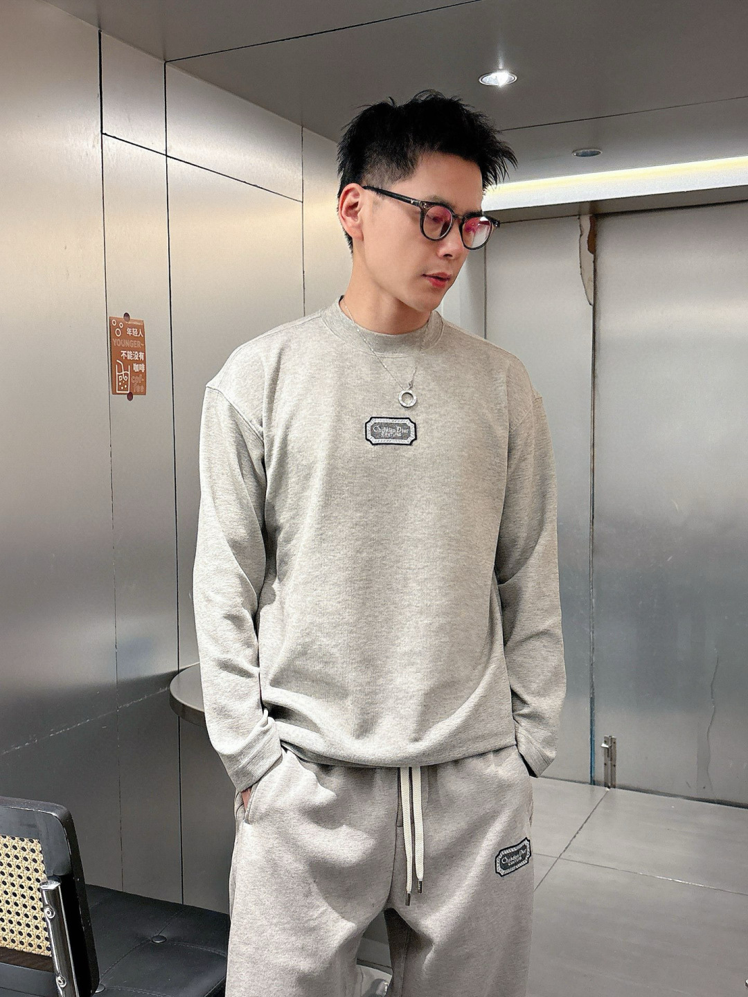 迪家🔥新款长袖，采用莱赛尔纤维和棉面料，亲肤舒适！极简风，版型完美！款式设计别具一格，上身效果潮流时尚活