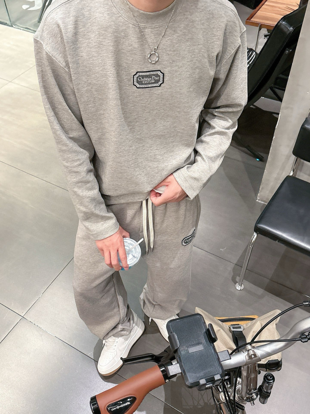 迪家🔥新款长袖，采用莱赛尔纤维和棉面料，亲肤舒适！极简风，版型完美！款式设计别具一格，上身效果潮流时尚活