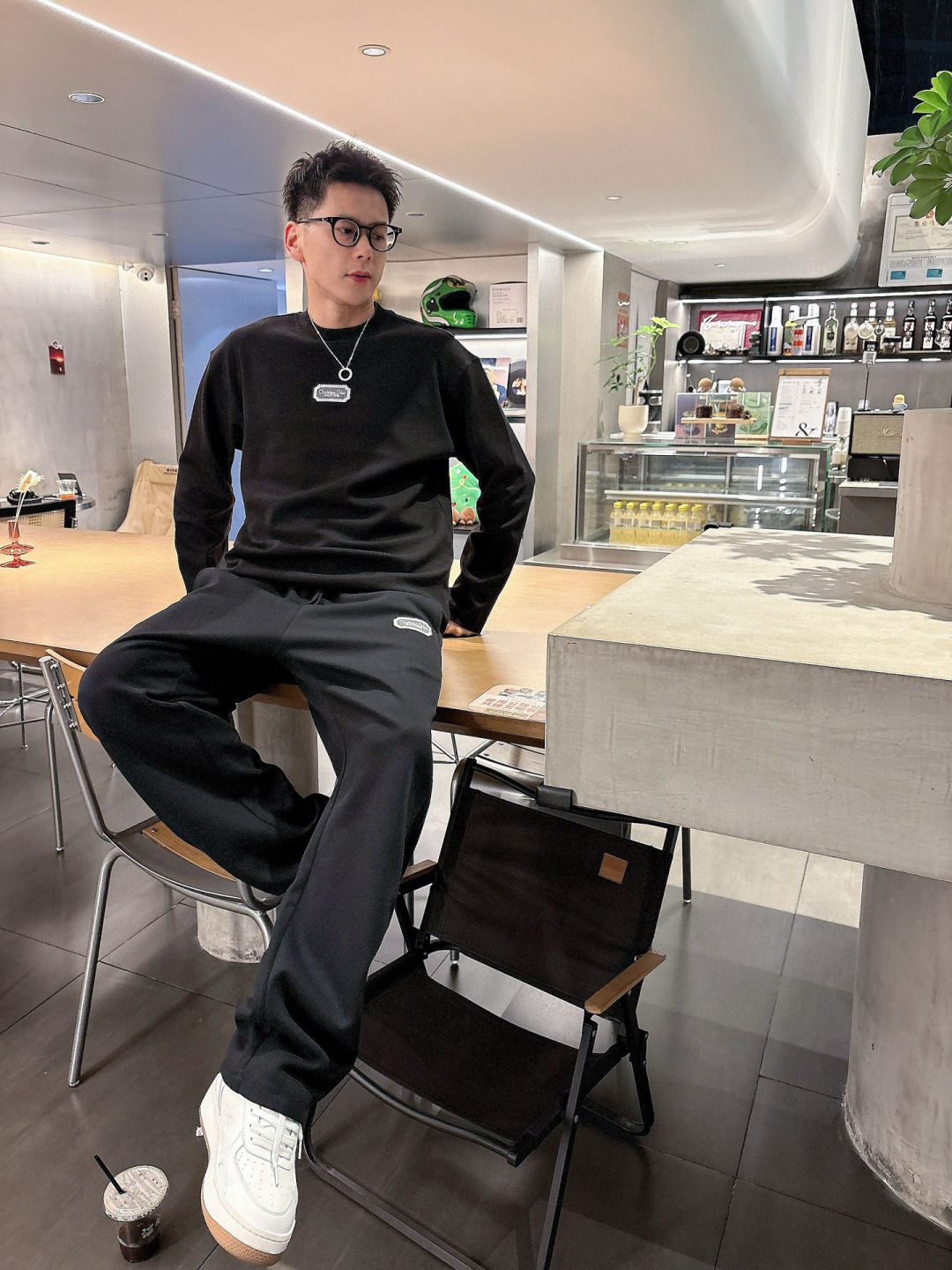 迪家🔥新款长袖，采用莱赛尔纤维和棉面料，亲肤舒适！极简风，版型完美！款式设计别具一格，上身效果潮流时尚活