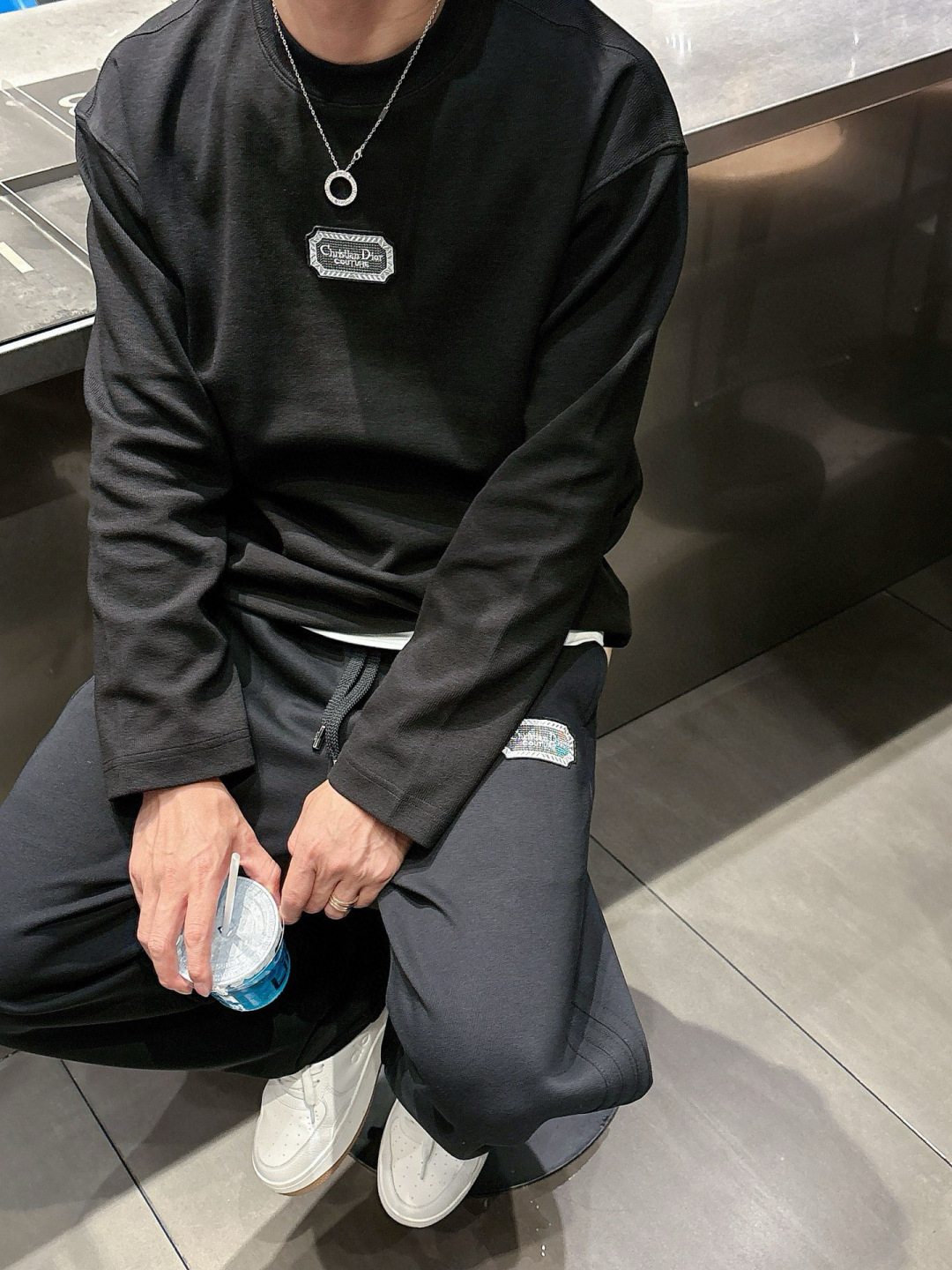 迪家🔥新款长袖，采用莱赛尔纤维和棉面料，亲肤舒适！极简风，版型完美！款式设计别具一格，上身效果潮流时尚活