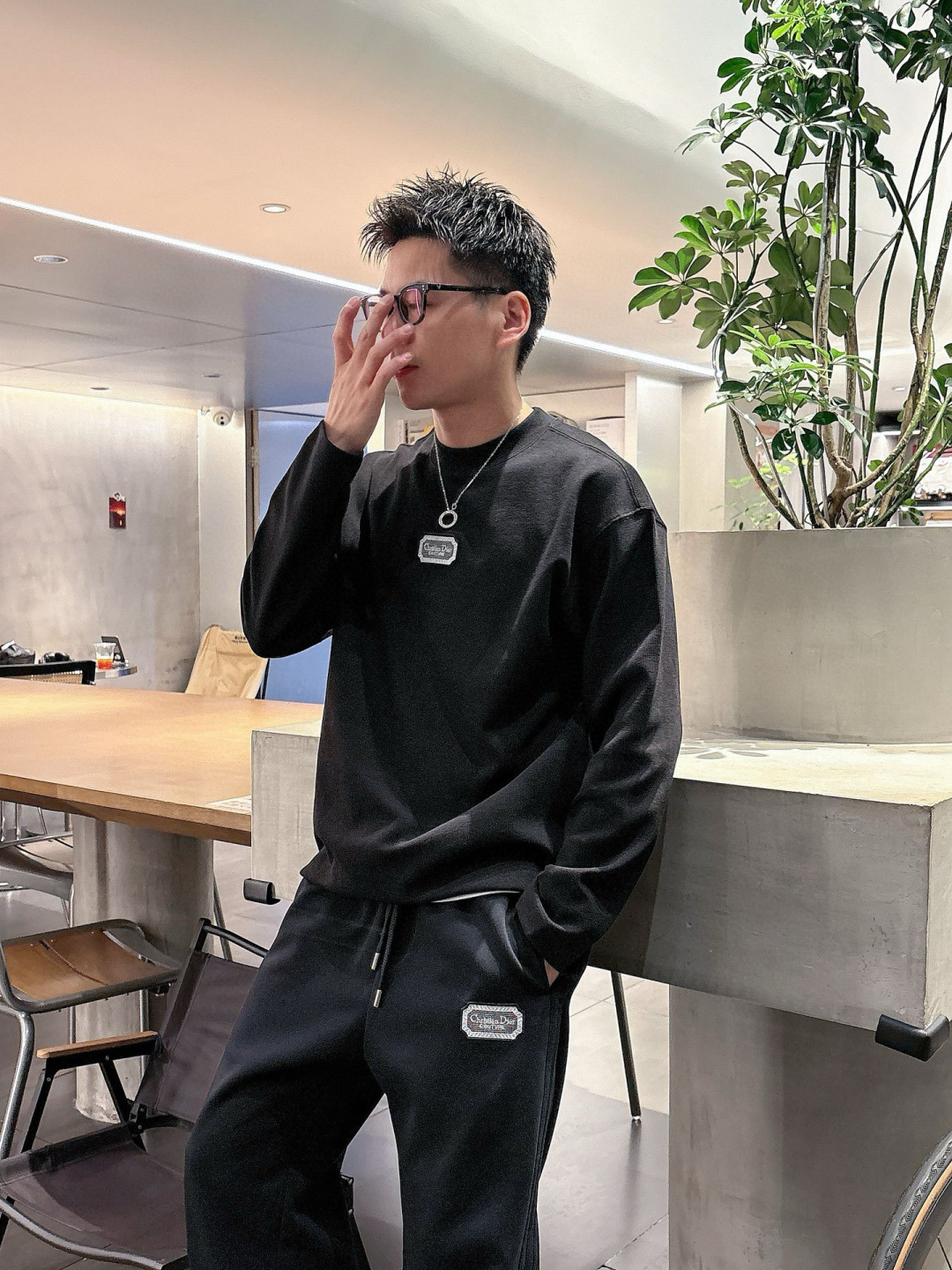 迪家🔥新款长袖，采用莱赛尔纤维和棉面料，亲肤舒适！极简风，版型完美！款式设计别具一格，上身效果潮流时尚活