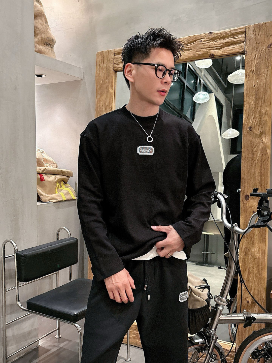 迪家🔥新款长袖，采用莱赛尔纤维和棉面料，亲肤舒适！极简风，版型完美！款式设计别具一格，上身效果潮流时尚活