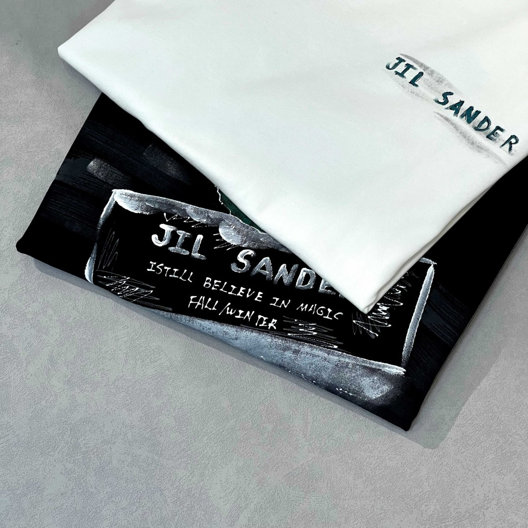 25新款长袖阔版T恤颜色：黑，白尺码：S-XL