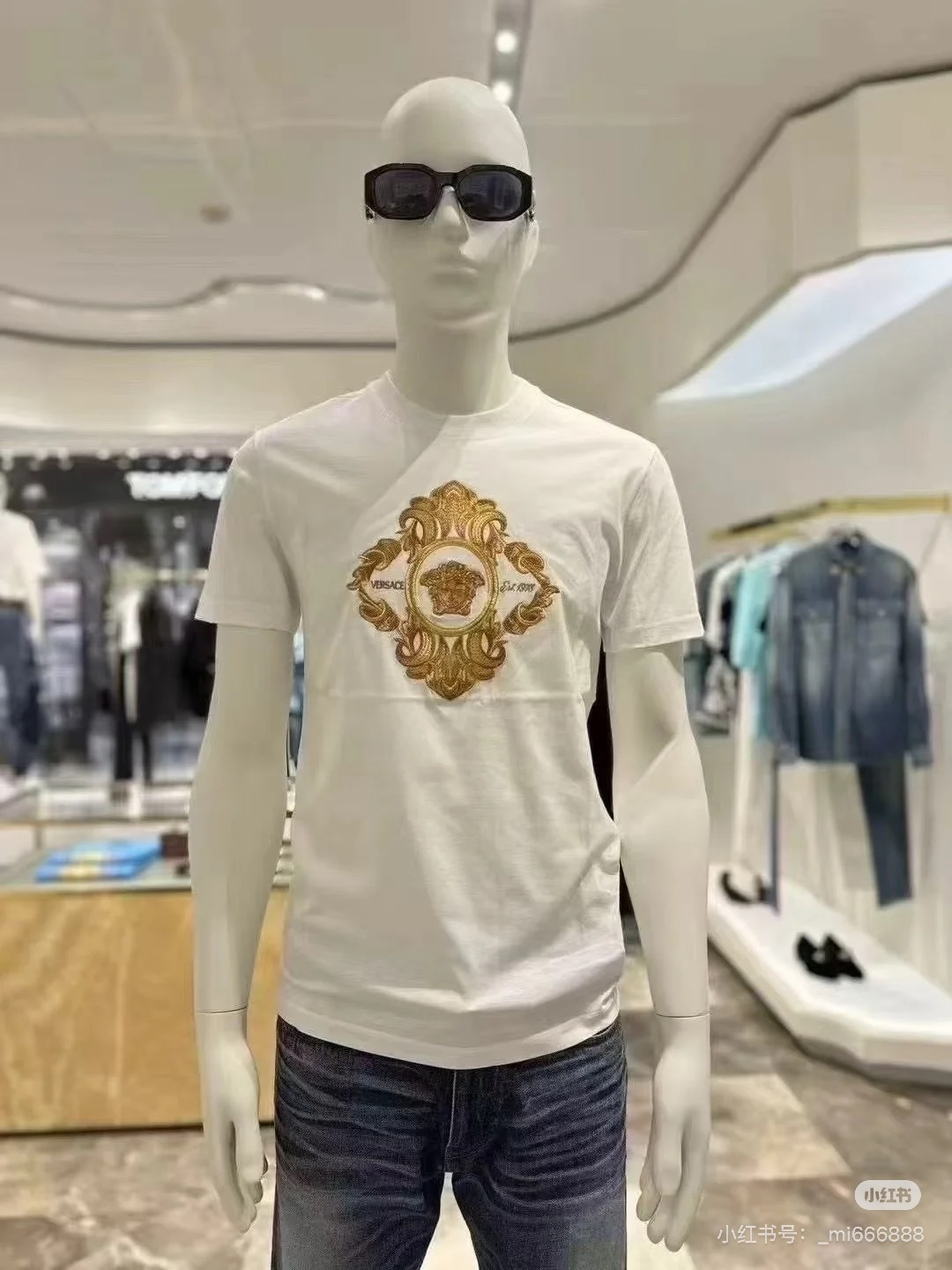 Versace.范思哲 25秋冬Architectural Baroque Crest刺绣加厚面料短袖T