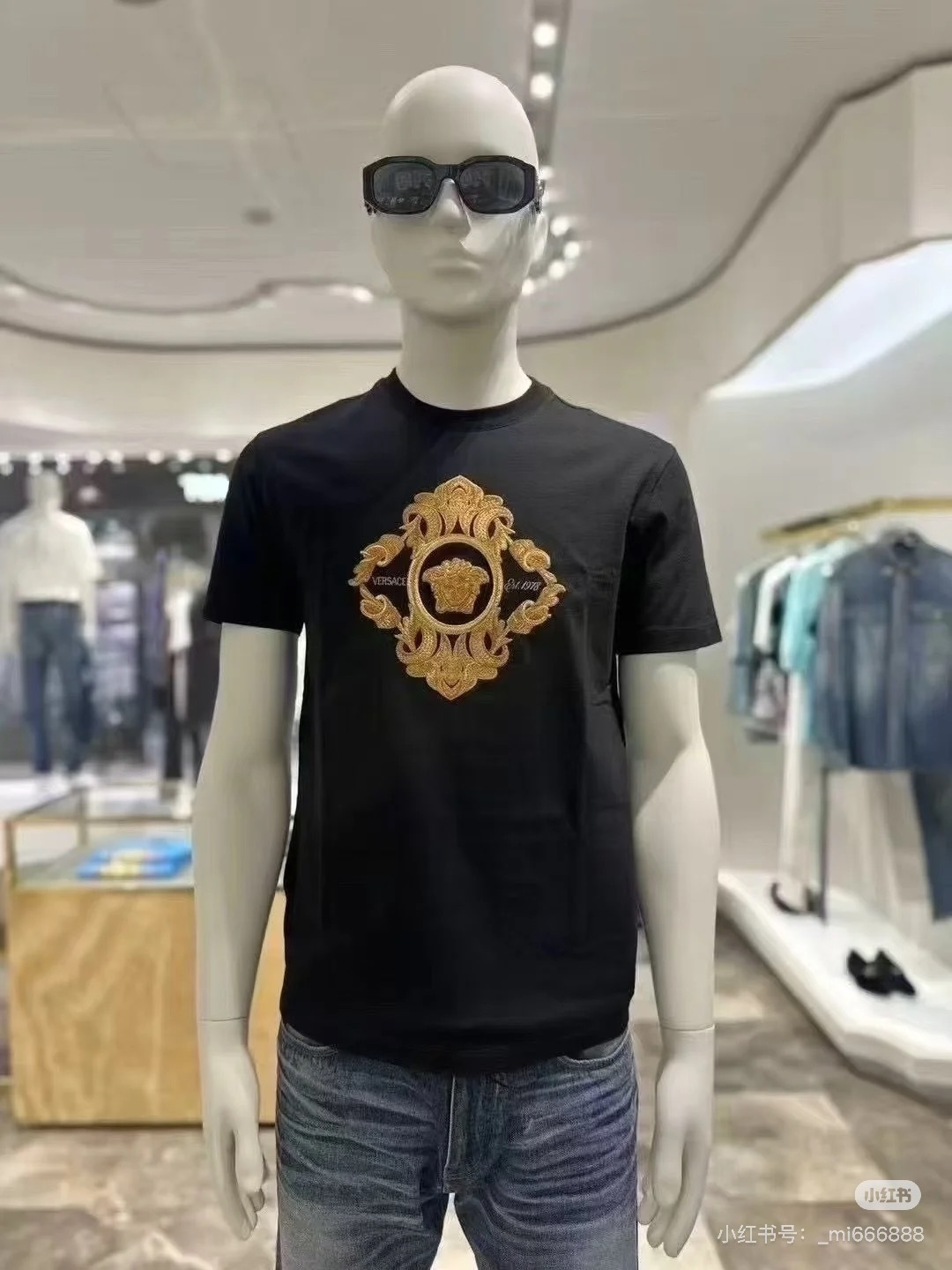 Versace.范思哲 25秋冬Architectural Baroque Crest刺绣加厚面料短袖T