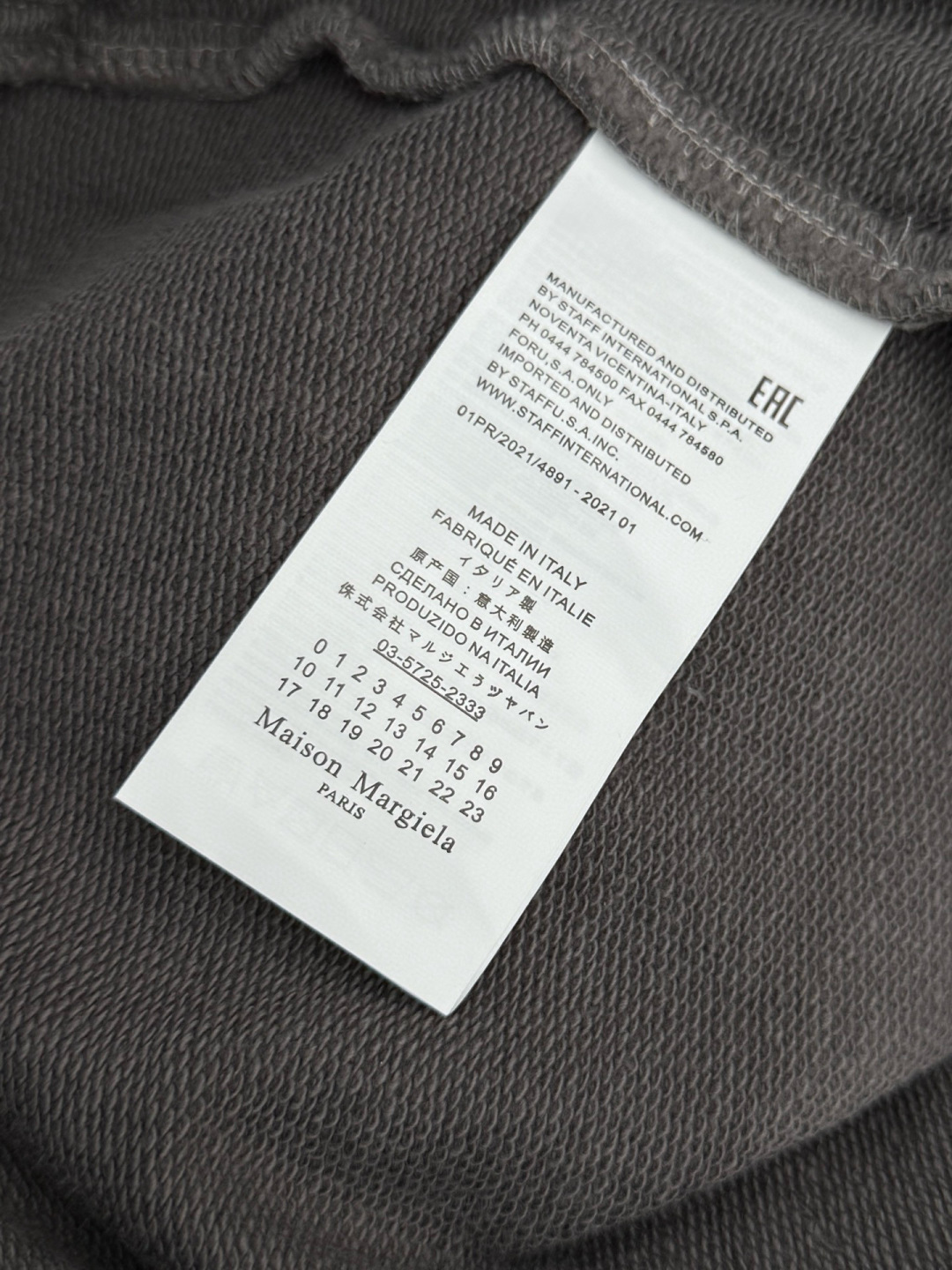 马吉拉🌈🌈420G重磅纯棉毛圈阔腿裤，重磅散边设计，前面经典logo点缀，超级好看！面料柔软舒适！上身效