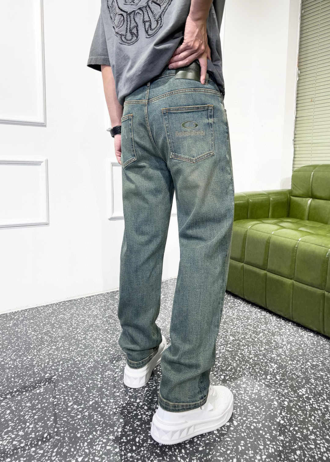 品牌：BABENLIGAG季度：2025秋冬颜色：蓝色尺码：30—36码版型：微阔中直筒版 牛仔裤重量：