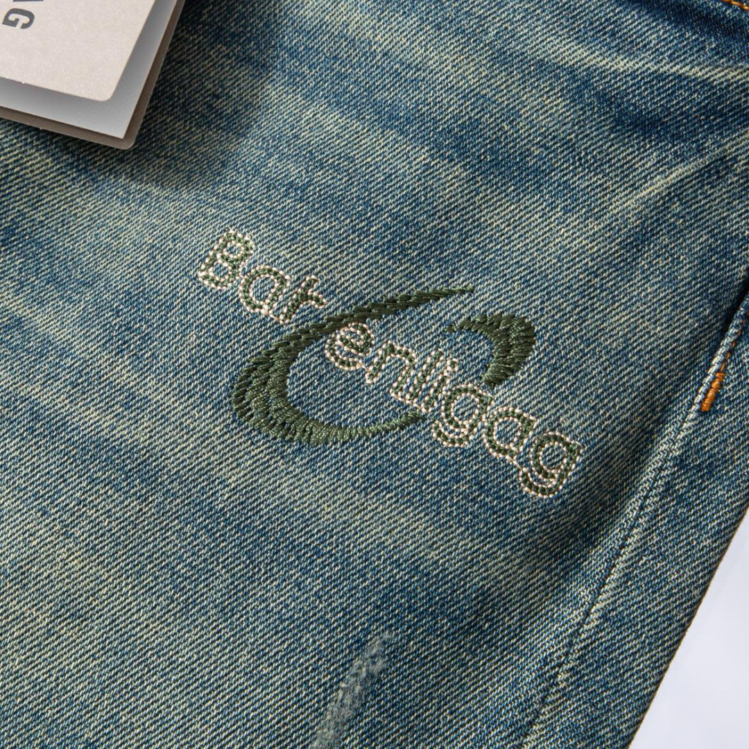 品牌：BABENLIGAG季度：2025秋冬颜色：蓝色尺码：30—36码版型：微阔中直筒版 牛仔裤重量：