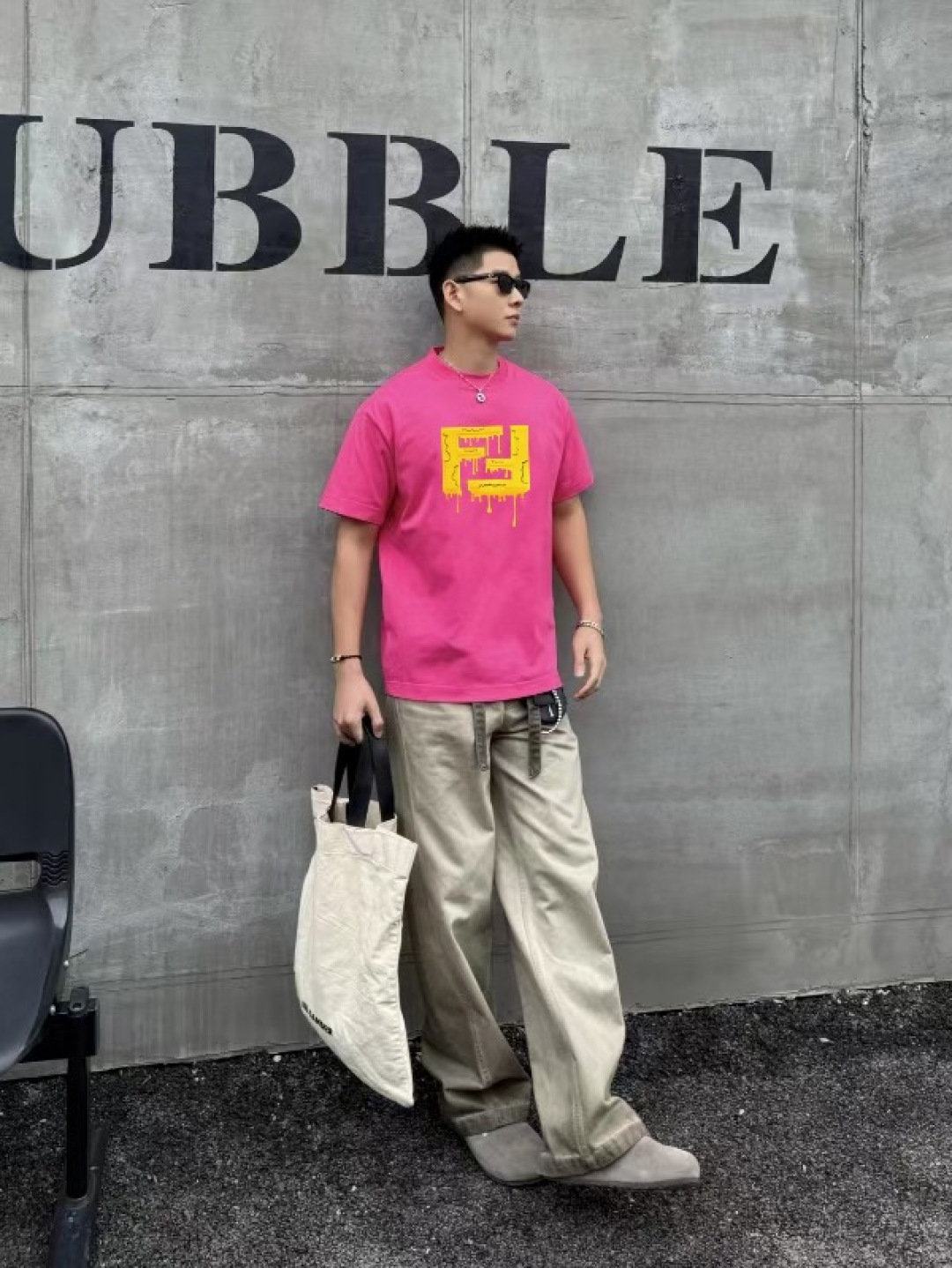 FEND*2025秋新款 个性字母logo印花 定制面料300g 短袖T恤 男女同款 颜色： 黑色 白色