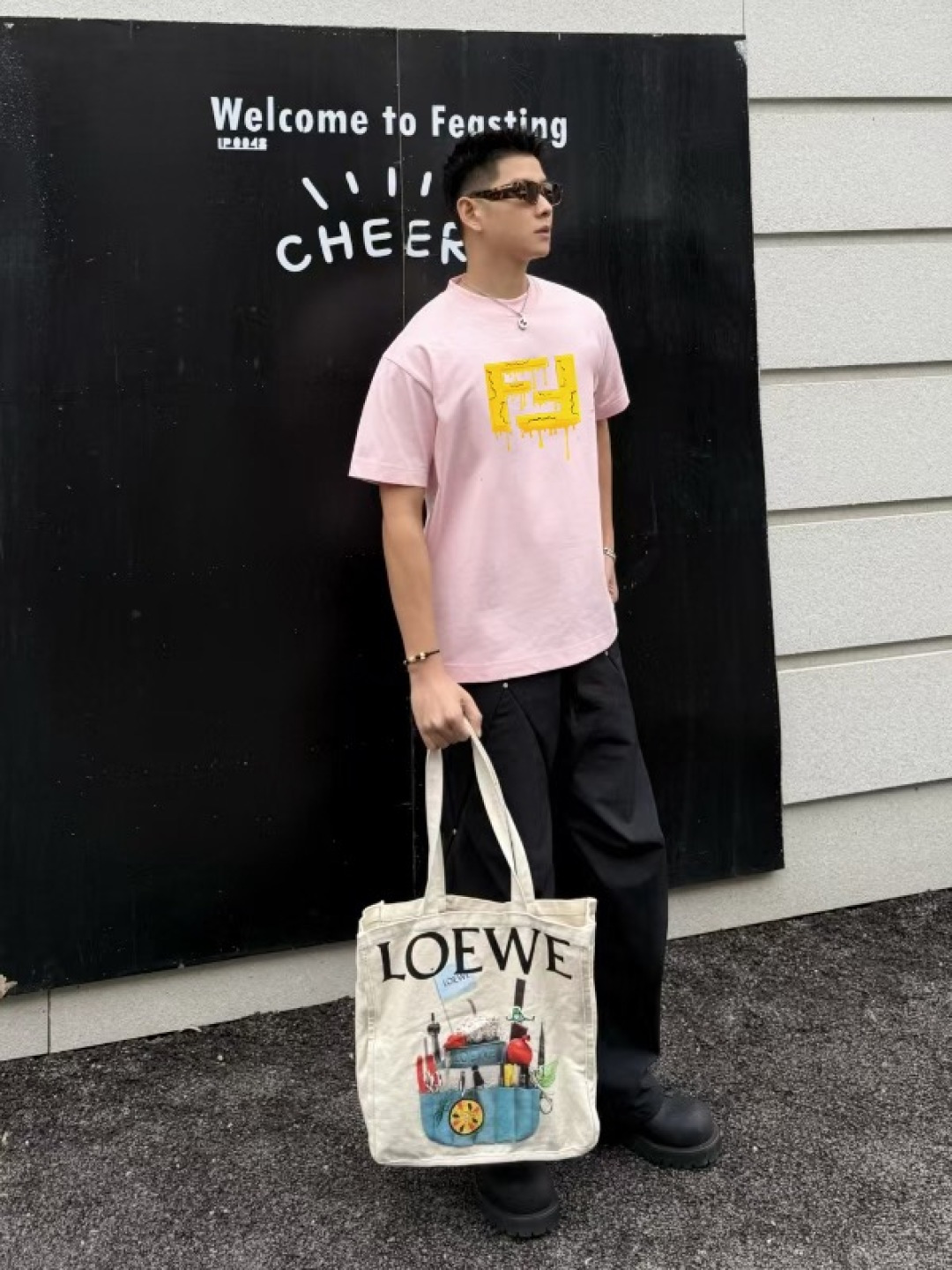 FEND*2025秋新款 个性字母logo印花 定制面料300g 短袖T恤 男女同款 颜色： 黑色 白色