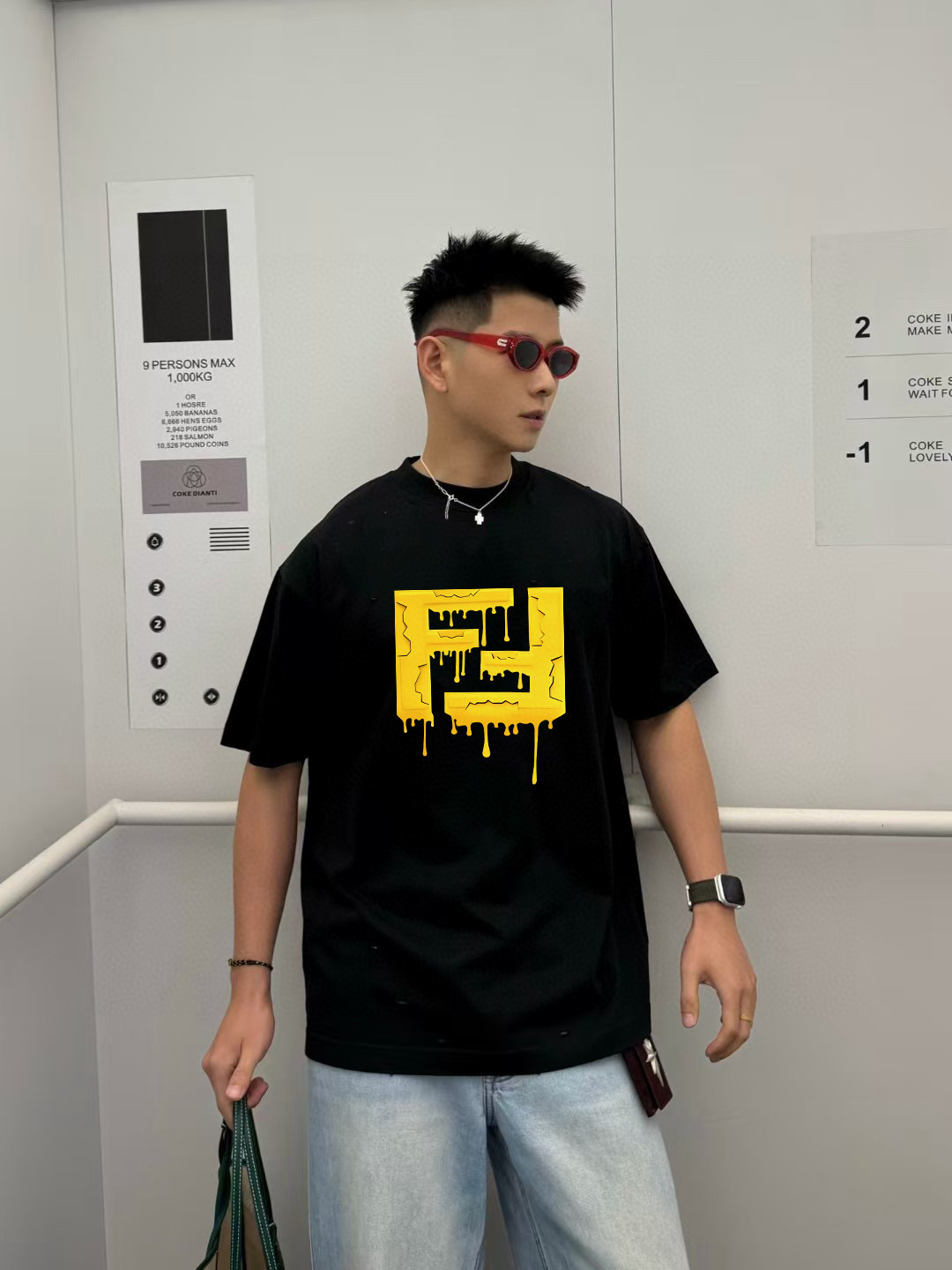 FEND*2025秋新款 个性字母logo印花 定制面料300g 短袖T恤 男女同款 颜色： 黑色 白色