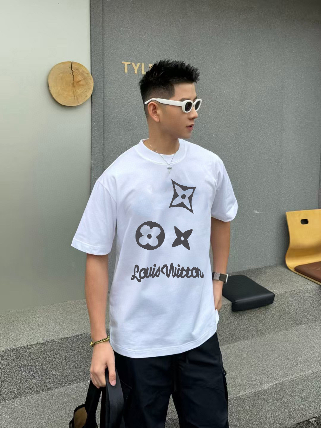 1V*2025秋季新款 个性字母logo印花 定制面料300g 短袖T恤 男女同款尺码：S M L XL