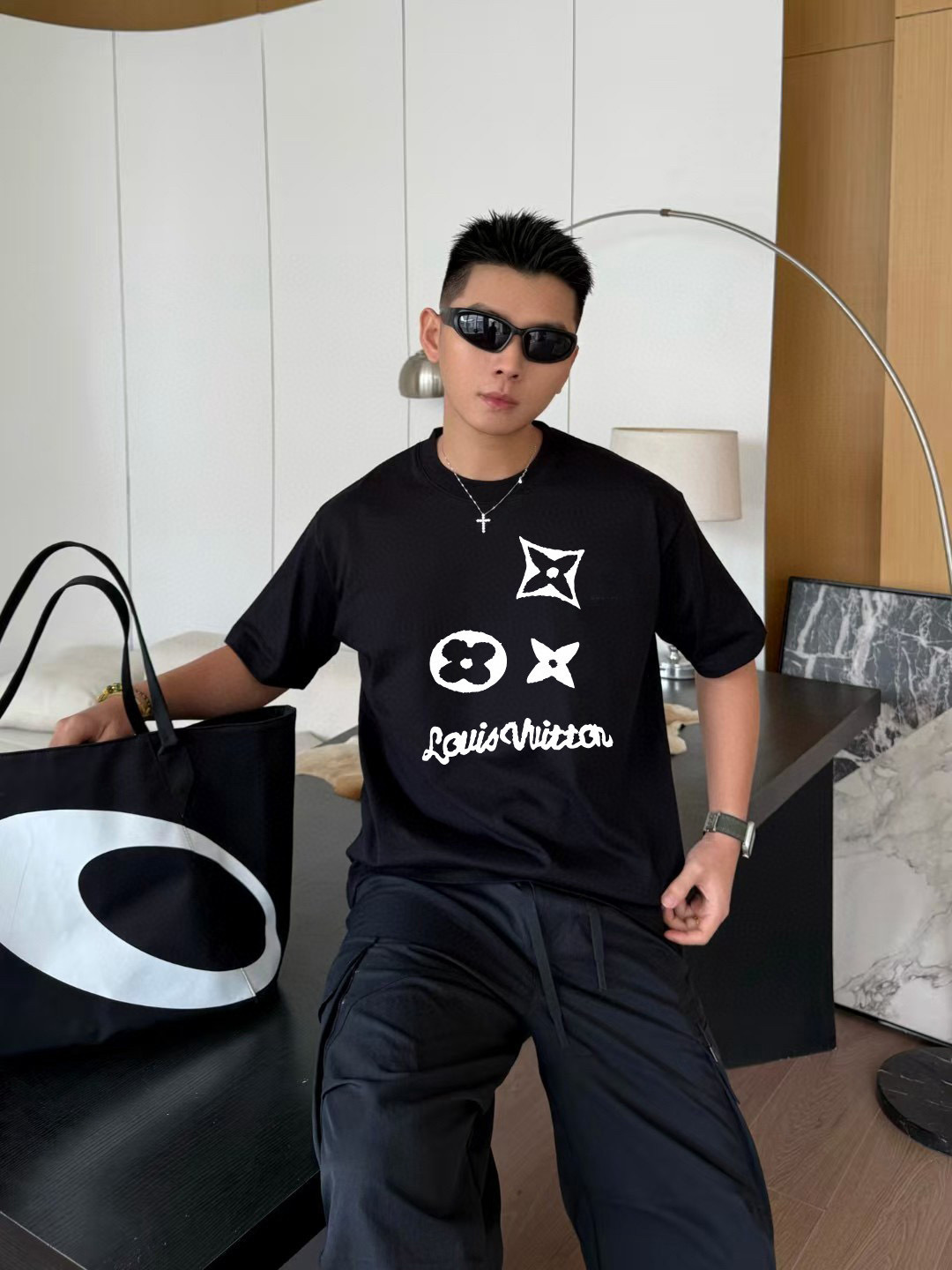 1V*2025秋季新款 个性字母logo印花 定制面料300g 短袖T恤 男女同款尺码：S M L XL