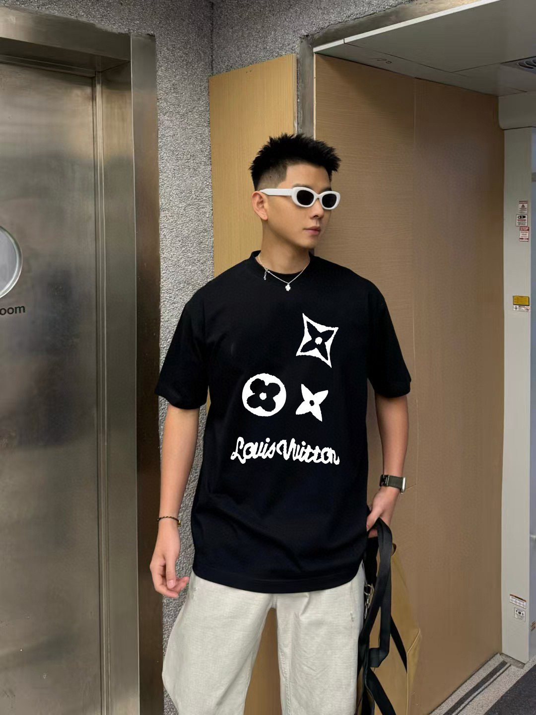 1V*2025秋季新款 个性字母logo印花 定制面料300g 短袖T恤 男女同款尺码：S M L XL