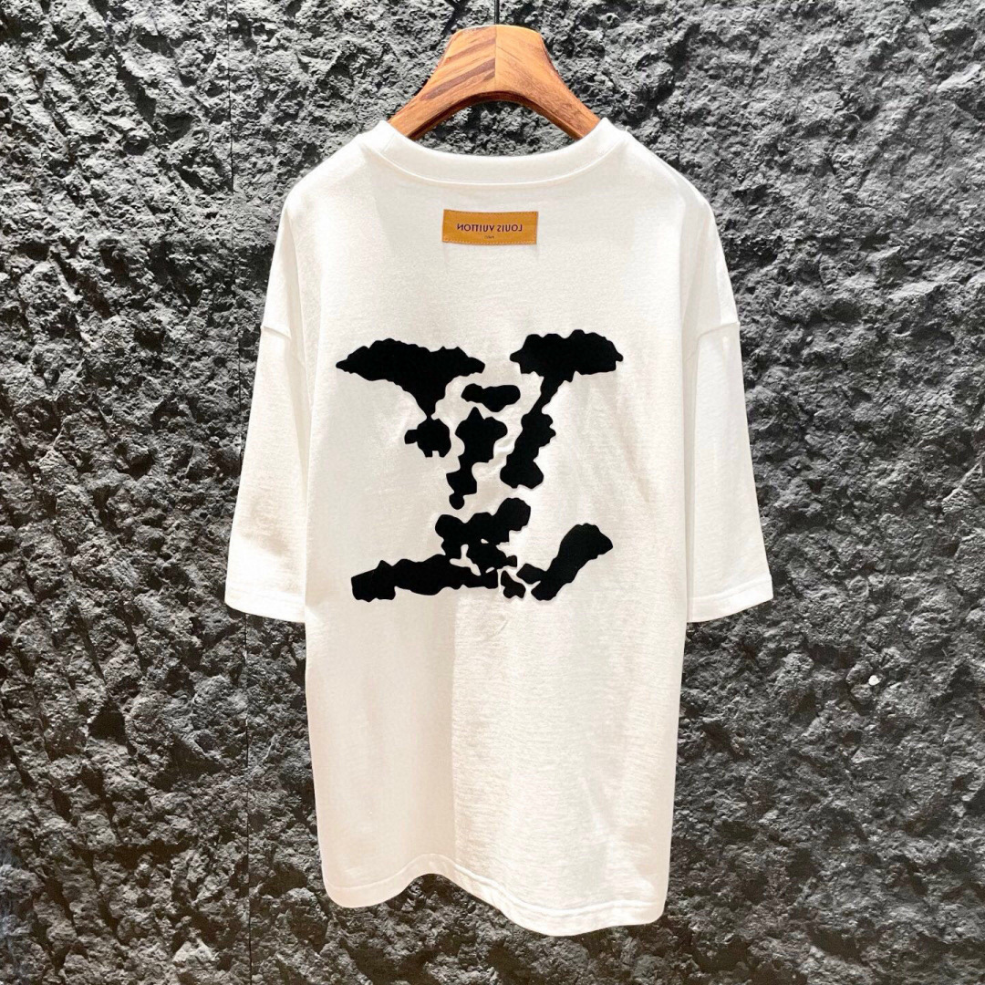 新款🌟驴牌，新款T恤，面料采用顶级原版精梳棉洗水面料，立体印花图案设计，时尚潮流，顶级的做工，高端品质！