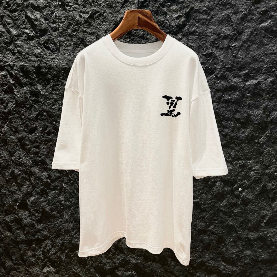 新款🌟驴牌，新款T恤，面料采用顶级原版精梳棉洗水面料，立体印花图案设计，时尚潮流，顶级的做工，高端品质！