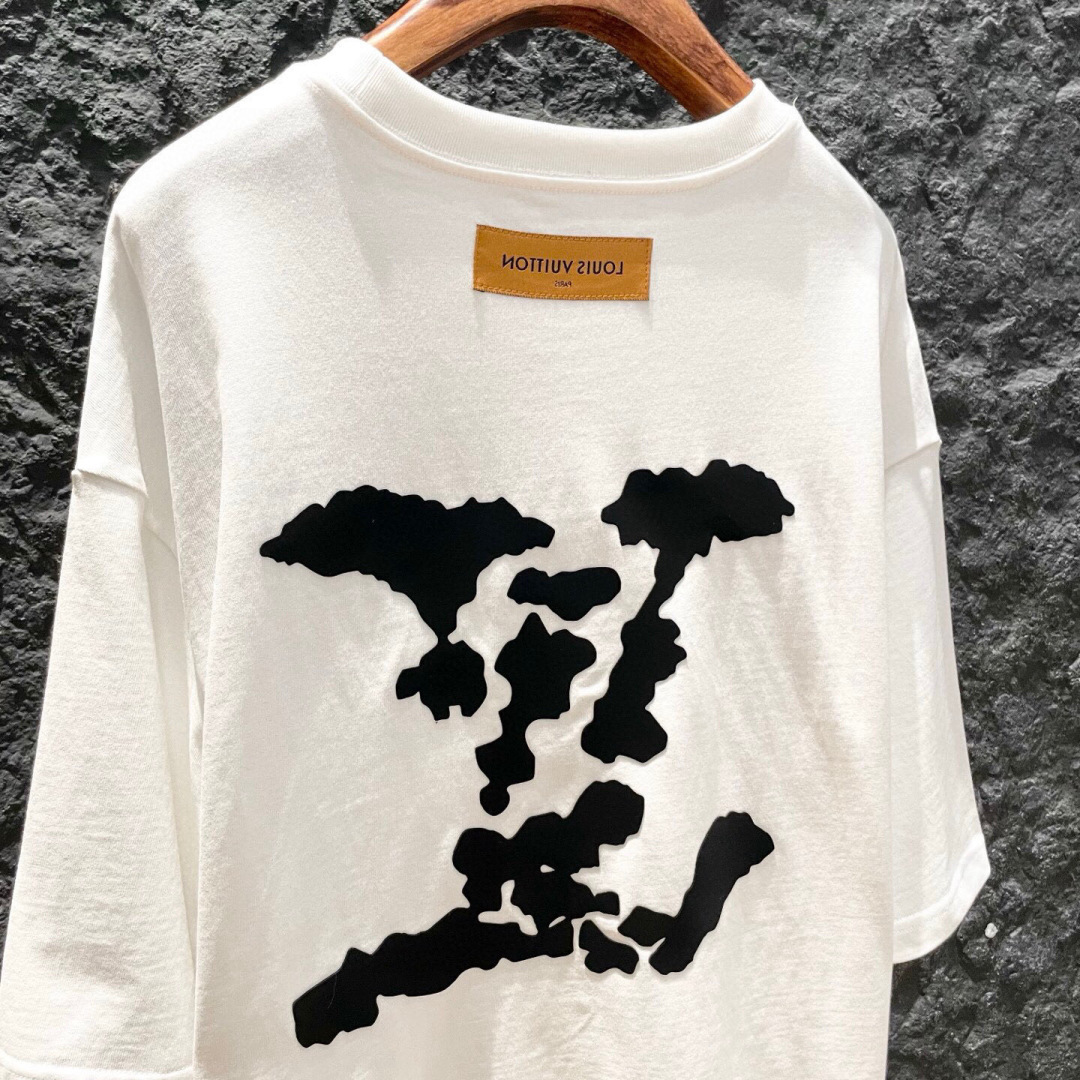 新款🌟驴牌，新款T恤，面料采用顶级原版精梳棉洗水面料，立体印花图案设计，时尚潮流，顶级的做工，高端品质！