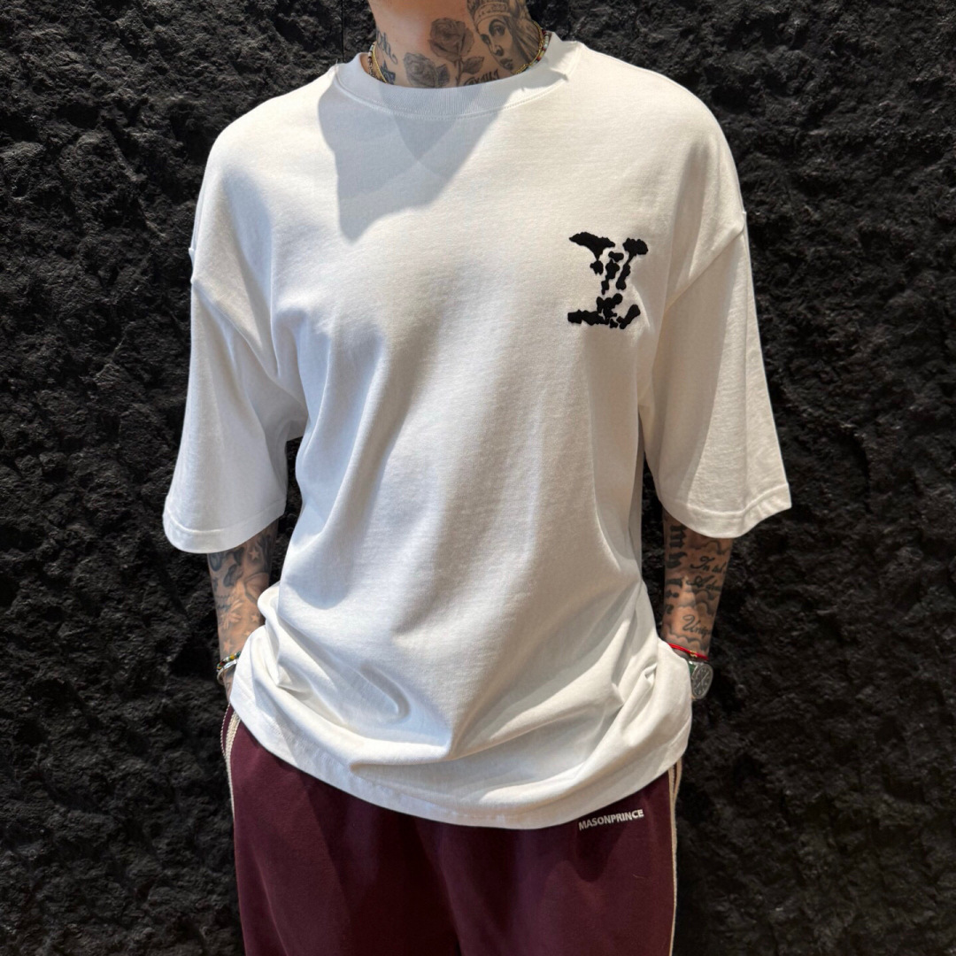 新款🌟驴牌，新款T恤，面料采用顶级原版精梳棉洗水面料，立体印花图案设计，时尚潮流，顶级的做工，高端品质！