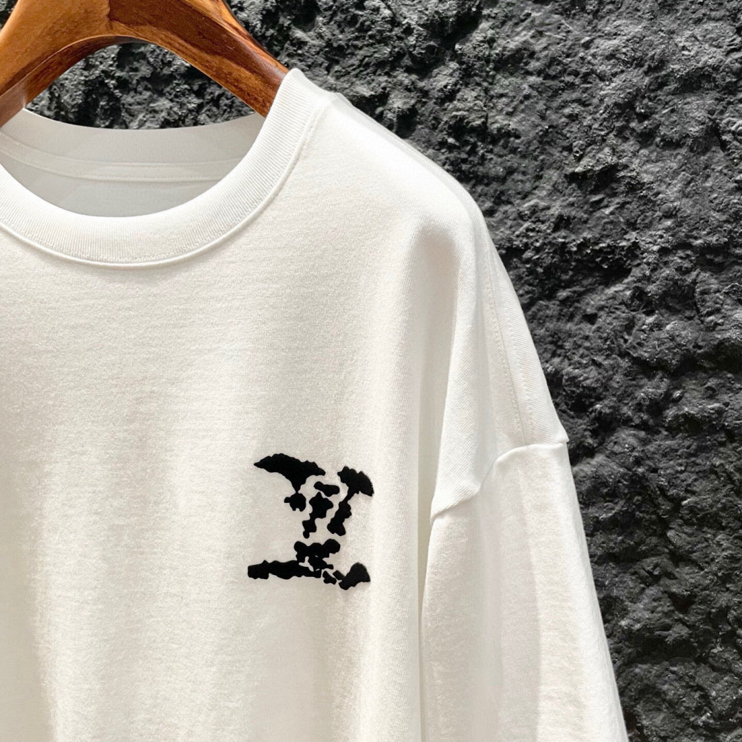 新款🌟驴牌，新款T恤，面料采用顶级原版精梳棉洗水面料，立体印花图案设计，时尚潮流，顶级的做工，高端品质！