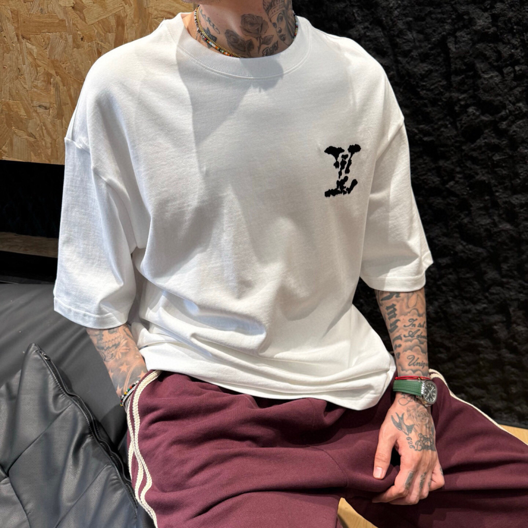 新款🌟驴牌，新款T恤，面料采用顶级原版精梳棉洗水面料，立体印花图案设计，时尚潮流，顶级的做工，高端品质！