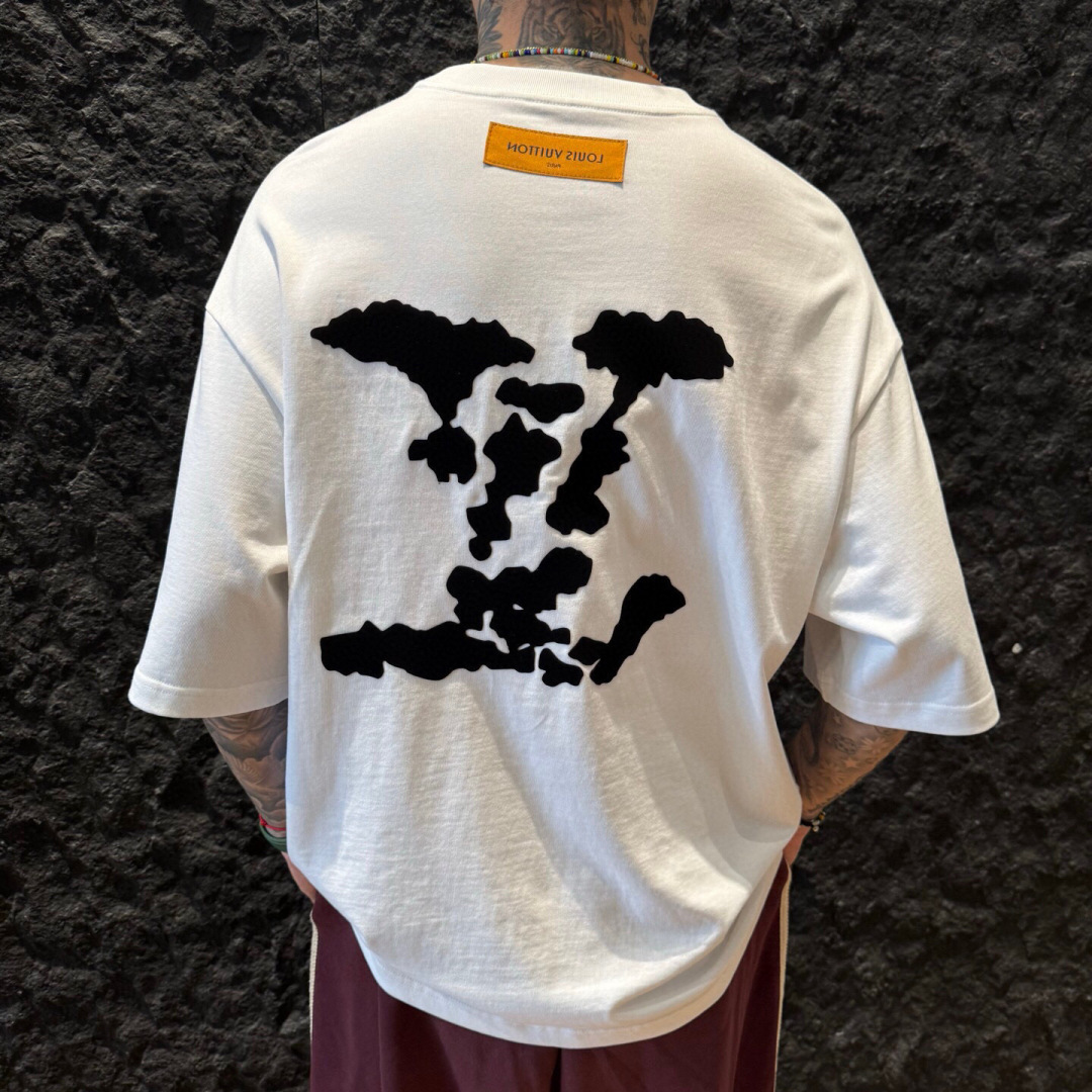 新款🌟驴牌，新款T恤，面料采用顶级原版精梳棉洗水面料，立体印花图案设计，时尚潮流，顶级的做工，高端品质！