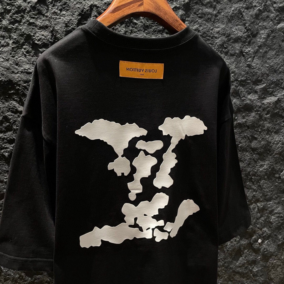 新款🌟驴牌，新款T恤，面料采用顶级原版精梳棉洗水面料，立体印花图案设计，时尚潮流，顶级的做工，高端品质！