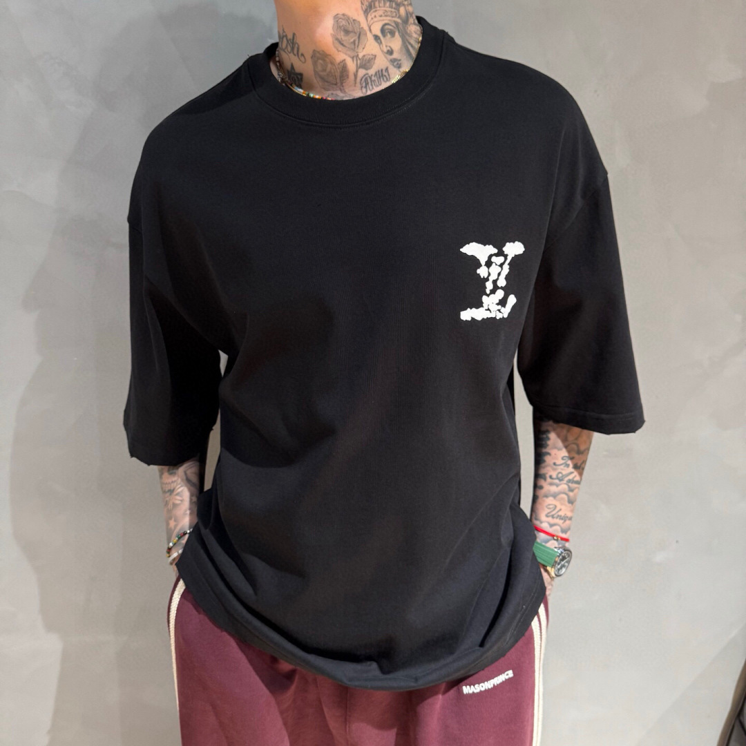 新款🌟驴牌，新款T恤，面料采用顶级原版精梳棉洗水面料，立体印花图案设计，时尚潮流，顶级的做工，高端品质！