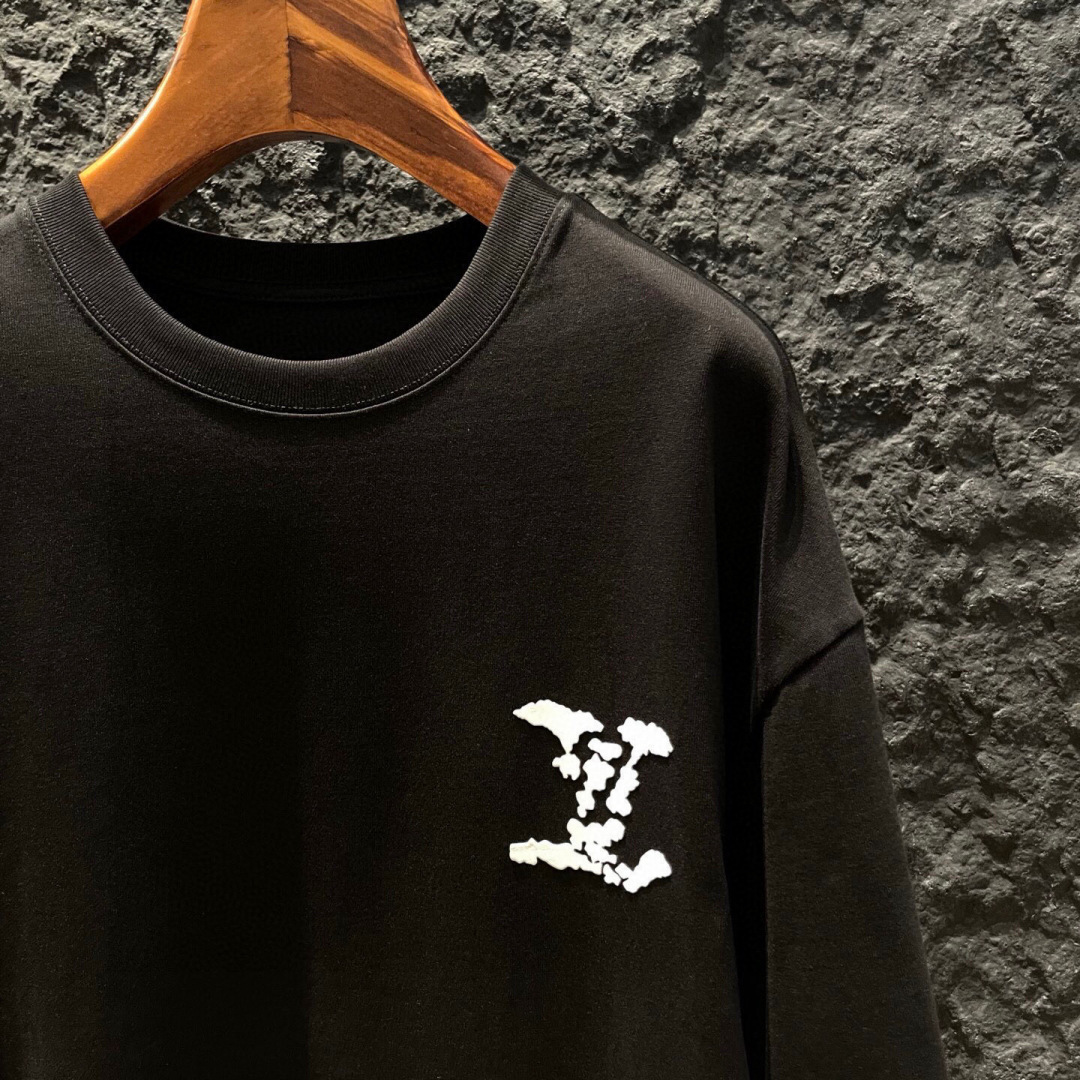 新款🌟驴牌，新款T恤，面料采用顶级原版精梳棉洗水面料，立体印花图案设计，时尚潮流，顶级的做工，高端品质！