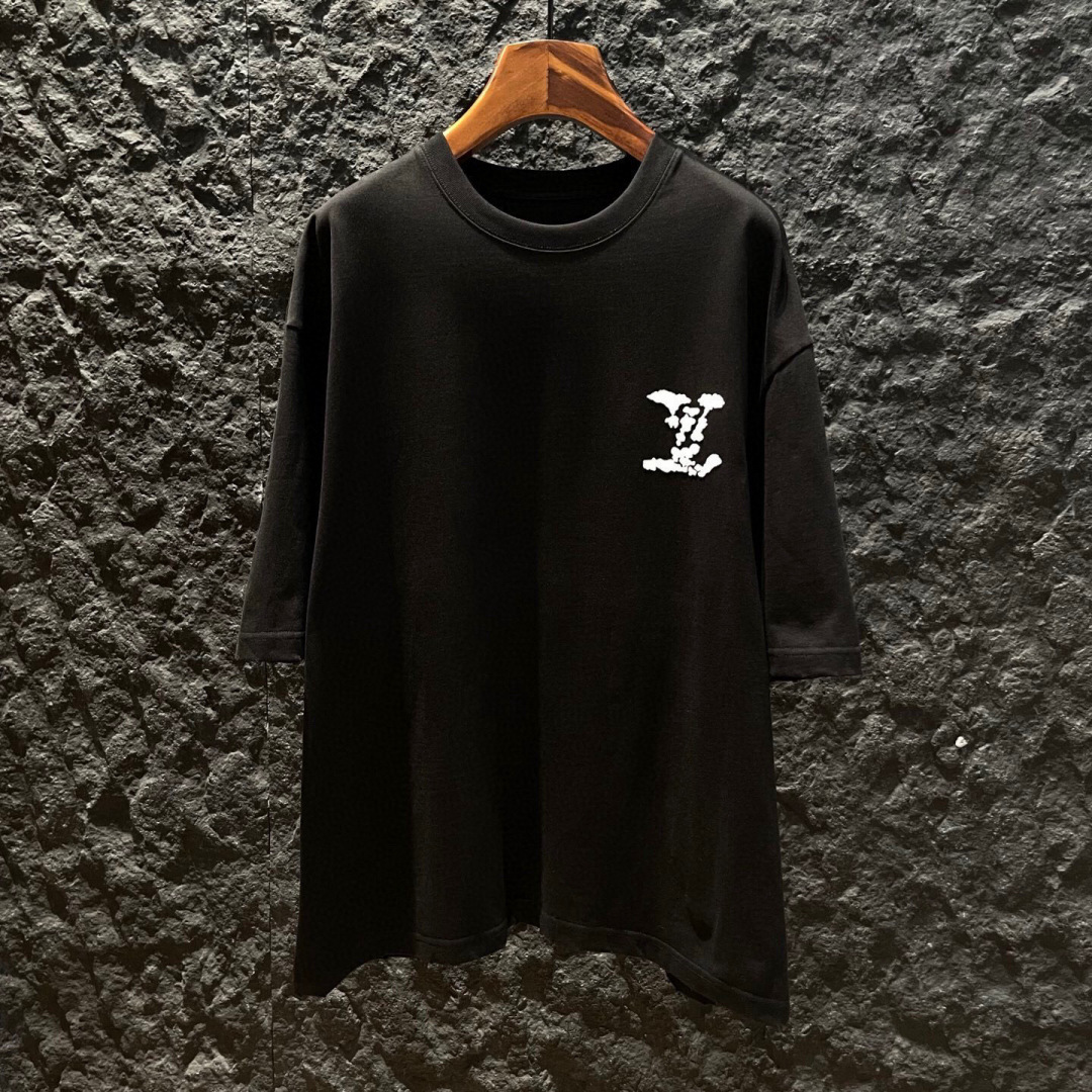 新款🌟驴牌，新款T恤，面料采用顶级原版精梳棉洗水面料，立体印花图案设计，时尚潮流，顶级的做工，高端品质！