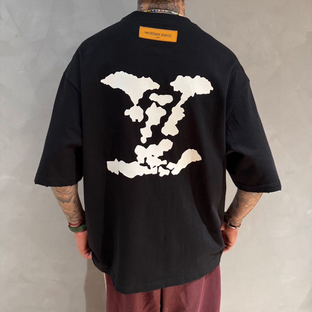 新款🌟驴牌，新款T恤，面料采用顶级原版精梳棉洗水面料，立体印花图案设计，时尚潮流，顶级的做工，高端品质！