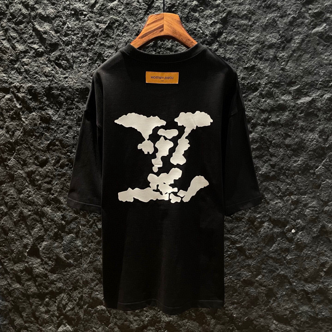 新款🌟驴牌，新款T恤，面料采用顶级原版精梳棉洗水面料，立体印花图案设计，时尚潮流，顶级的做工，高端品质！