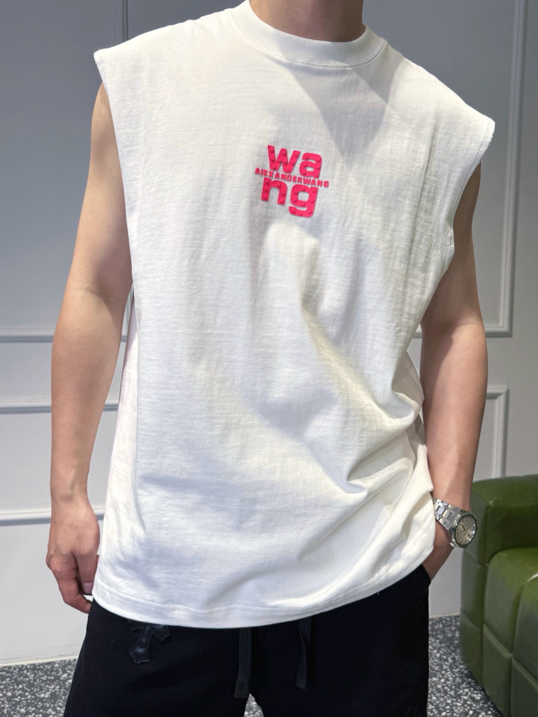 品牌：WANG季度：2025春夏颜色：黑色 白色 尺码：XS-XL版型：宽松阔版 背心成分：100%棉工