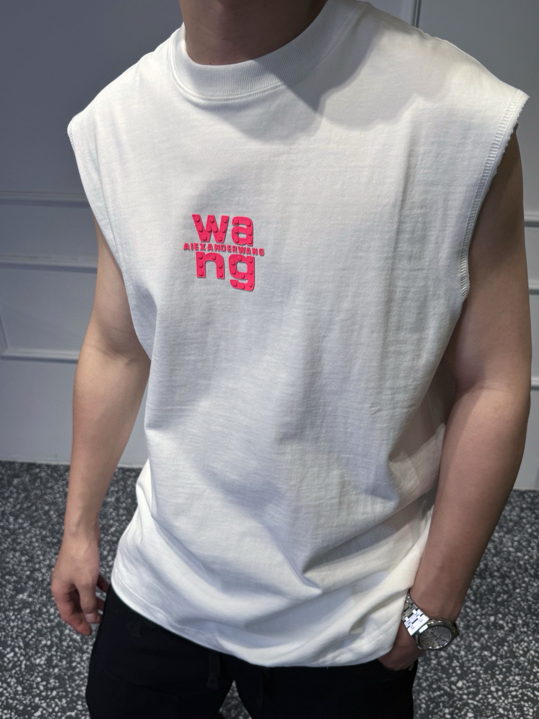 品牌：WANG季度：2025春夏颜色：黑色 白色 尺码：XS-XL版型：宽松阔版 背心成分：100%棉工