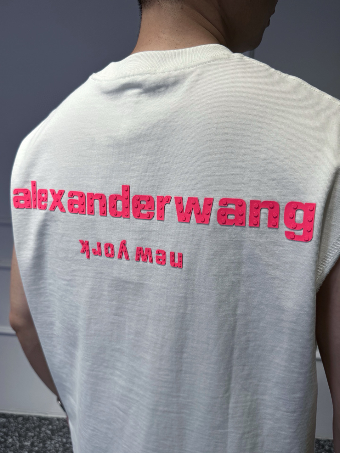 品牌：WANG季度：2025春夏颜色：黑色 白色 尺码：XS-XL版型：宽松阔版 背心成分：100%棉工