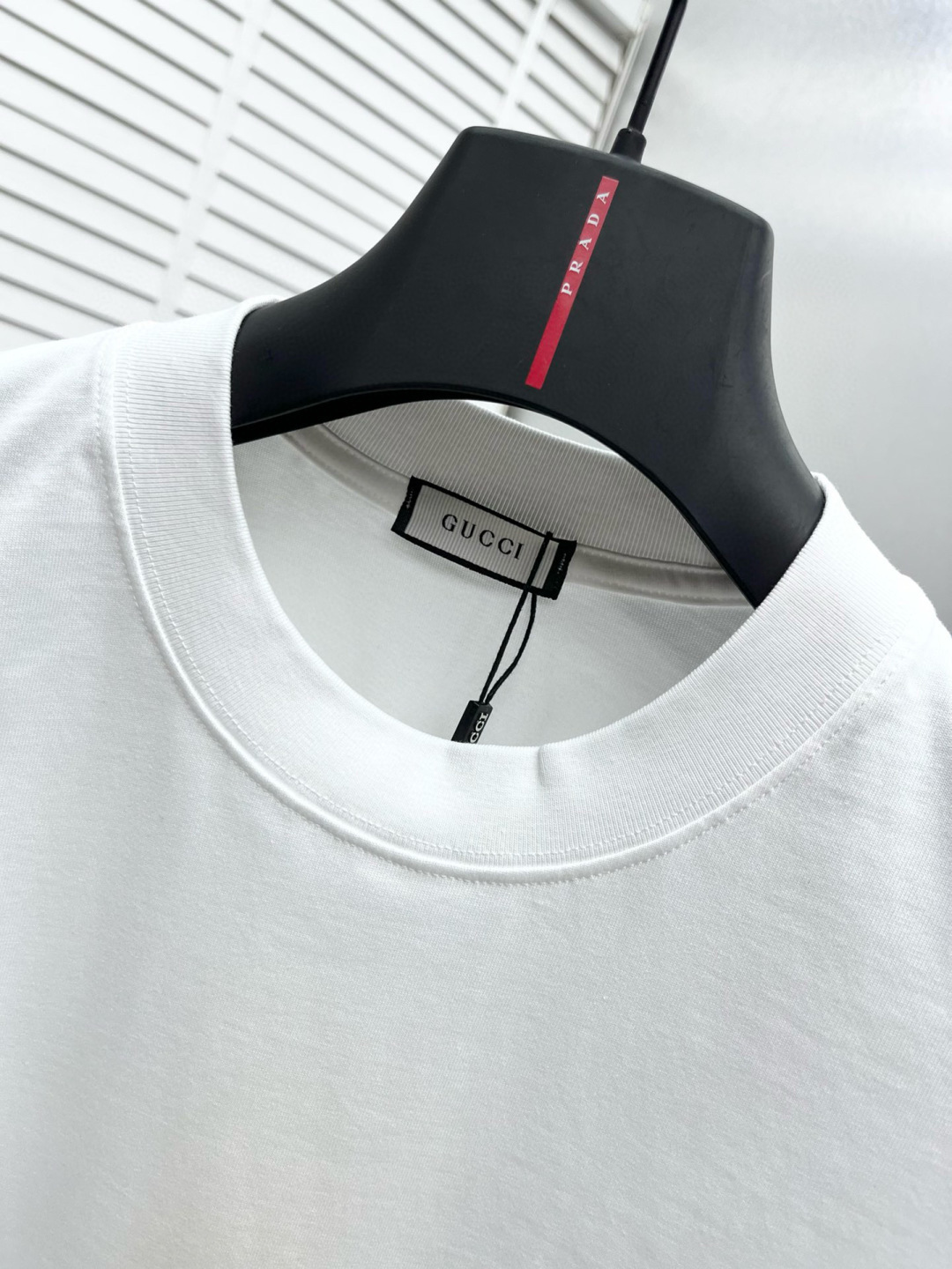 Gucc* 25ss新款短袖，定制280克全棉面料，前幅印花logo，非常简约大气的一款 无论是上身舒适