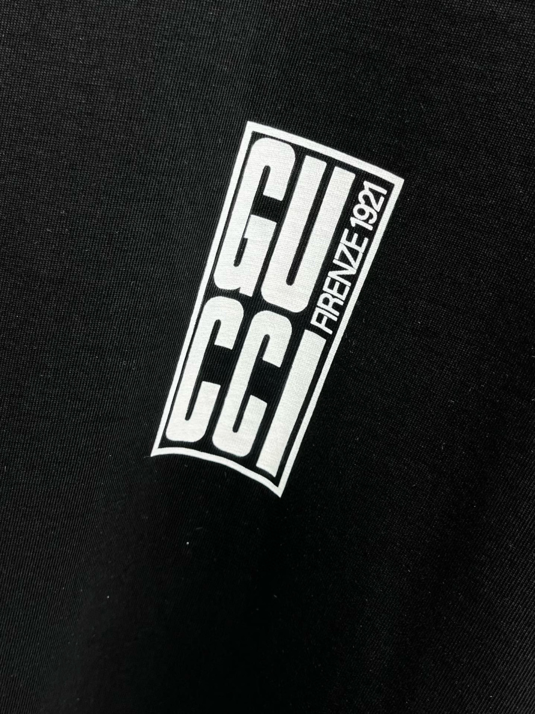 Gucc* 25ss新款短袖，定制280克全棉面料，前幅印花logo，非常简约大气的一款 无论是上身舒适