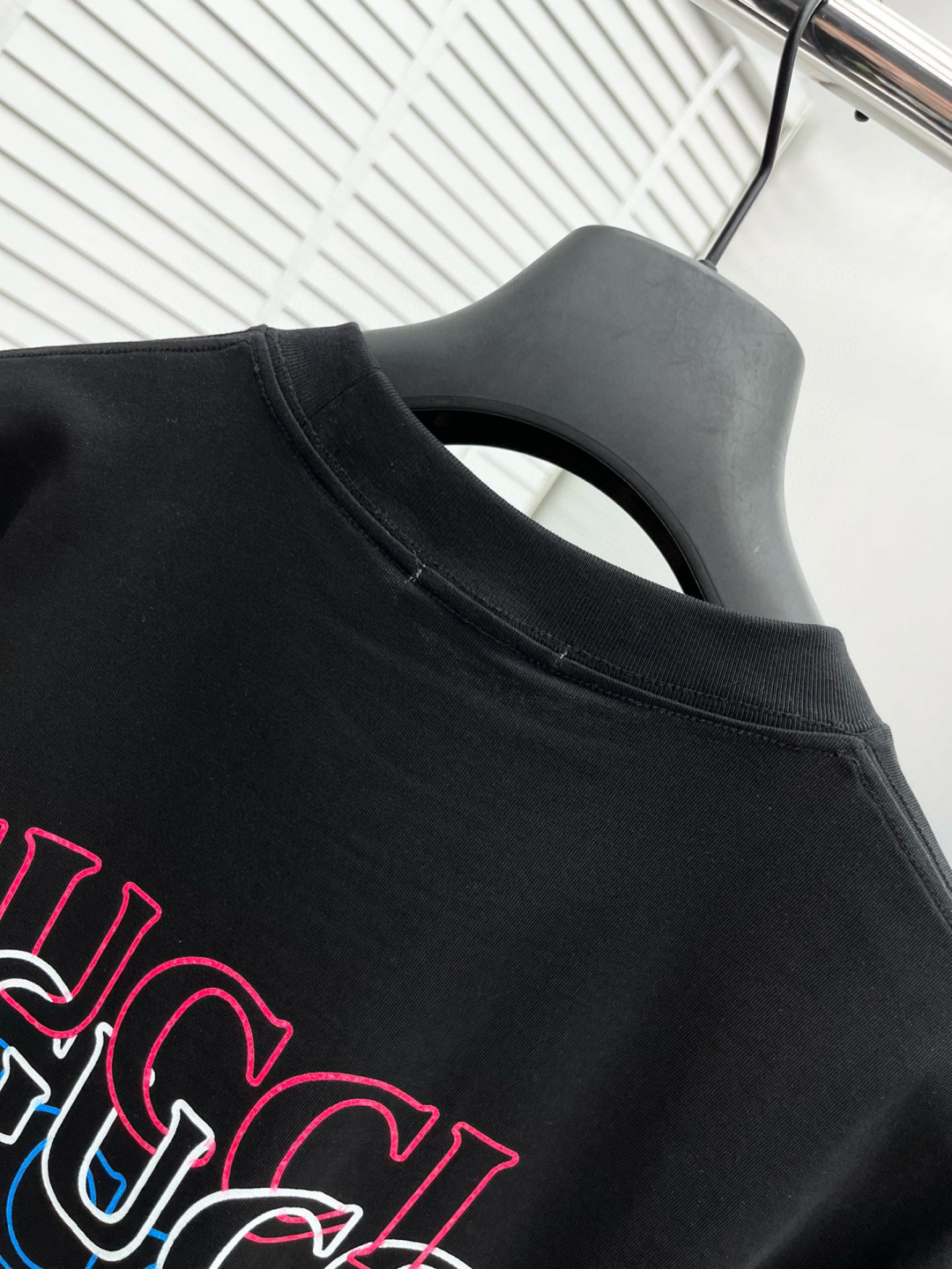 Gucc* 25ss新款短袖，定制280克全棉面料，前幅印花logo，非常简约大气的一款 无论是上身舒适