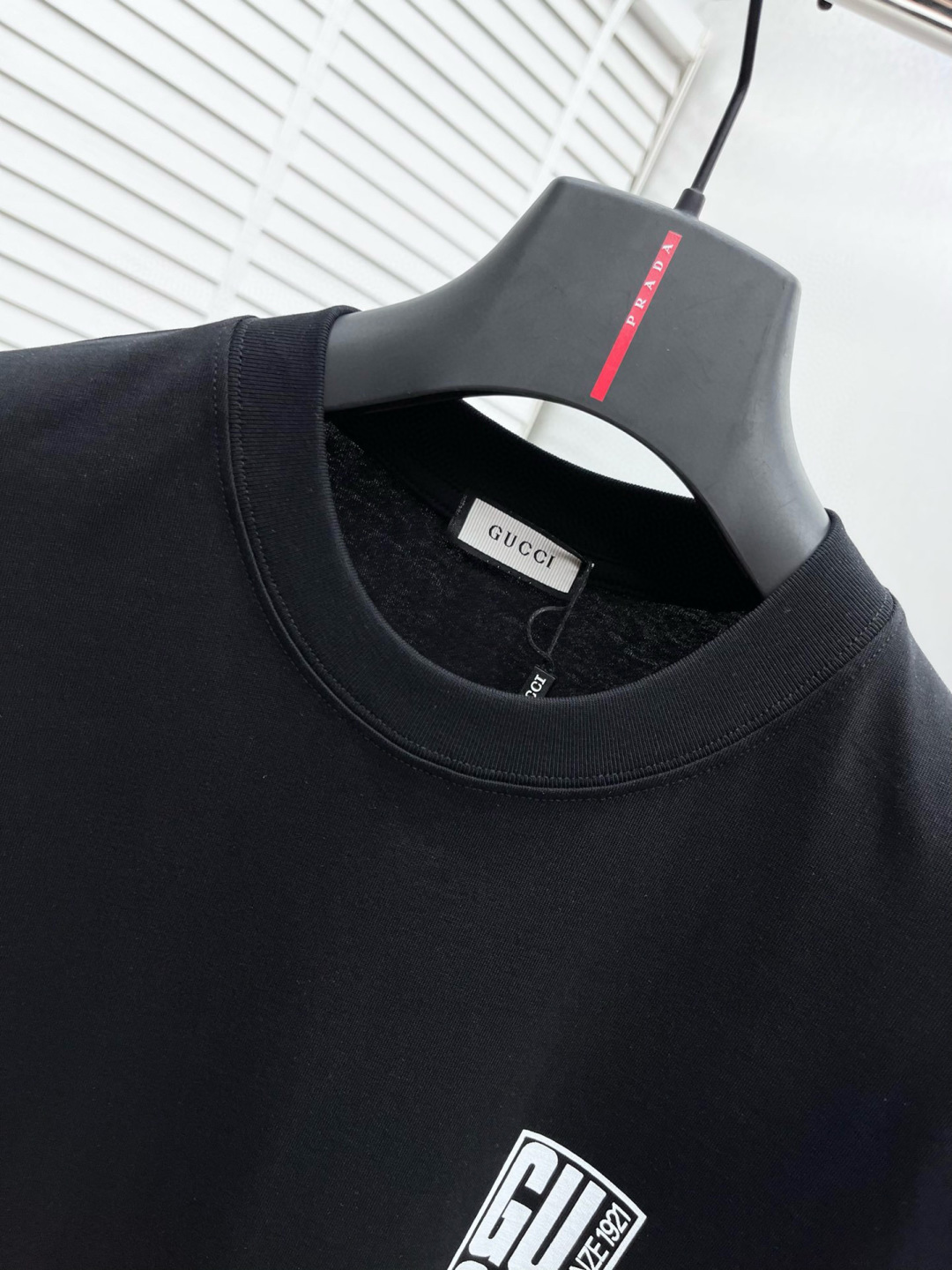 Gucc* 25ss新款短袖，定制280克全棉面料，前幅印花logo，非常简约大气的一款 无论是上身舒适