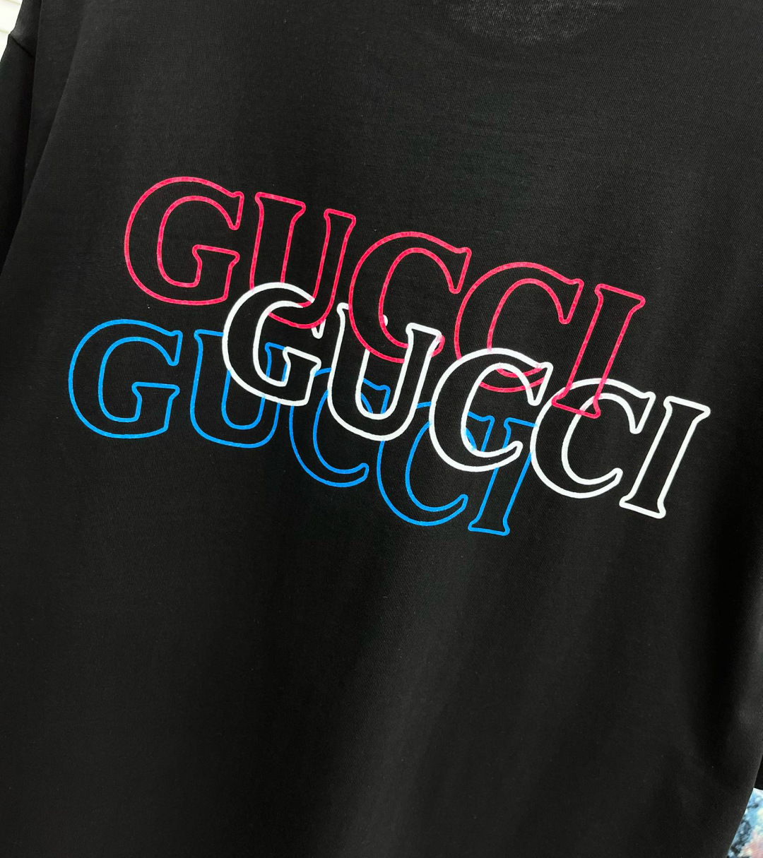 Gucc* 25ss新款短袖，定制280克全棉面料，前幅印花logo，非常简约大气的一款 无论是上身舒适